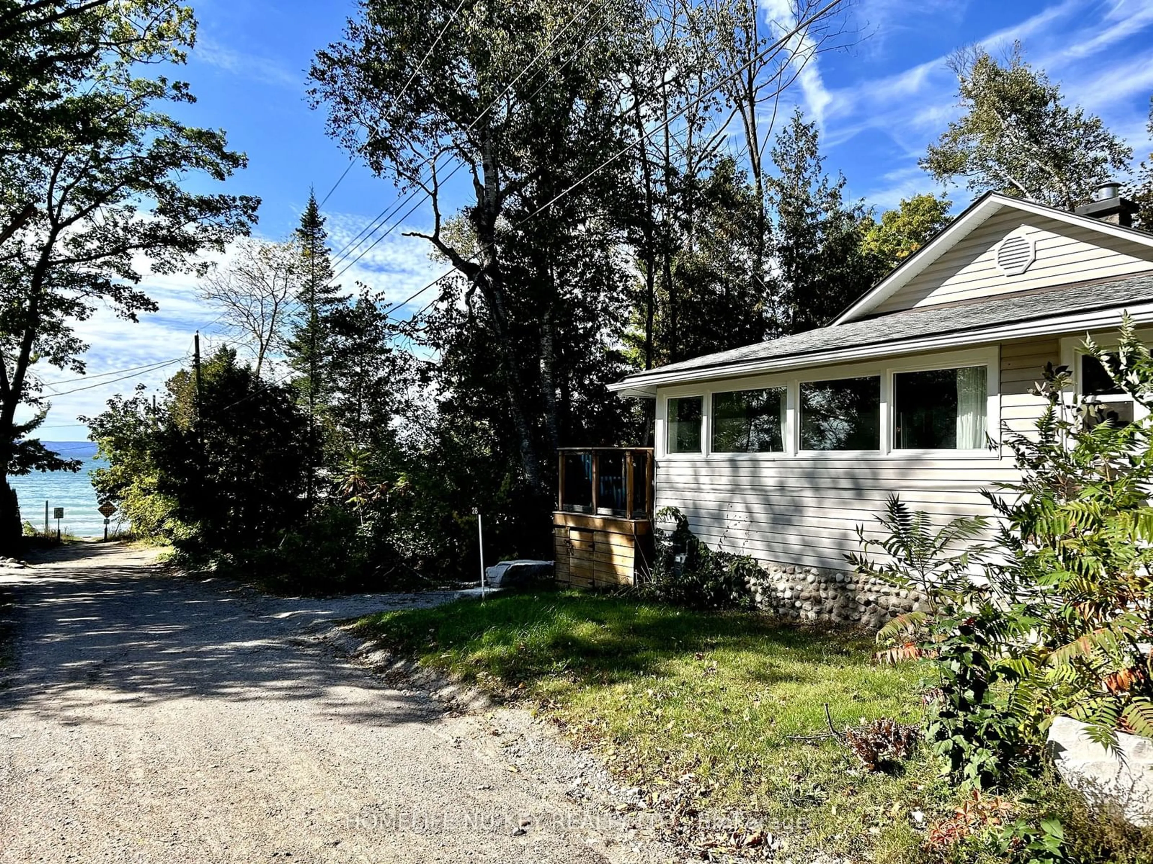 A pic from exterior of the house or condo, cottage for 28 Hastings Ave, Tiny Ontario L0L 1P0