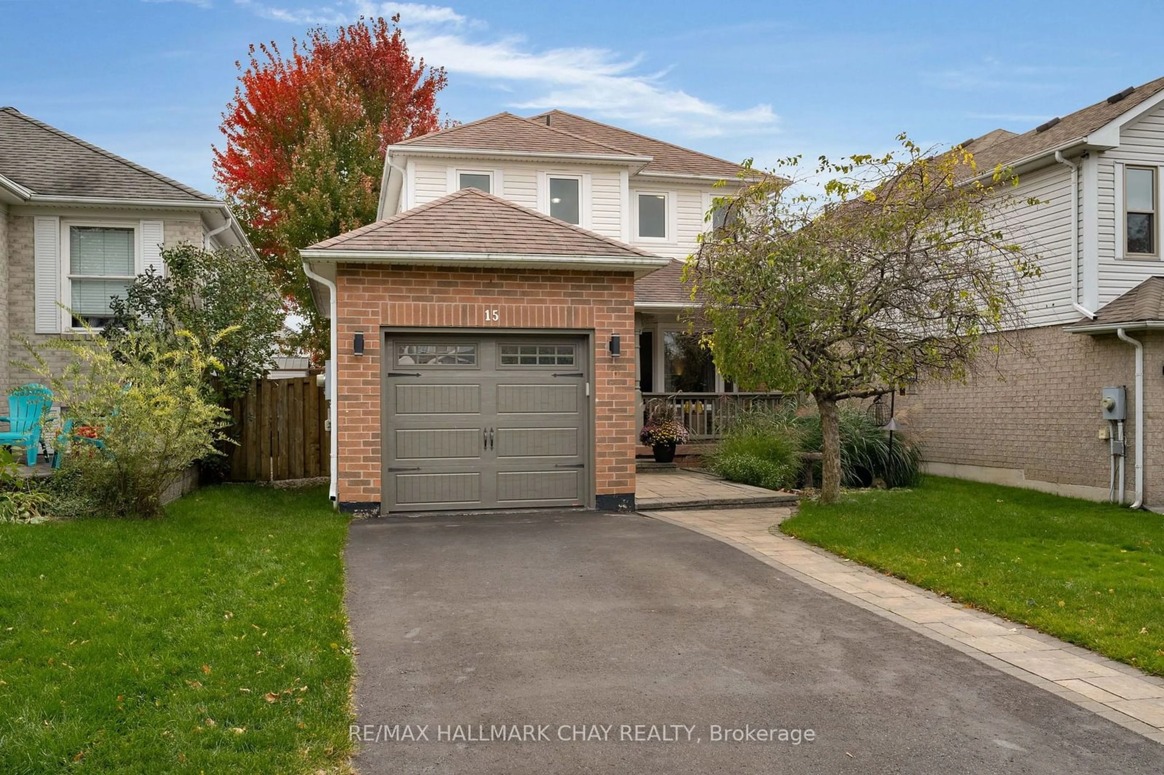 Frontside or backside of a home, the street view for 15 Moir Cres, Barrie Ontario L4N 8B6