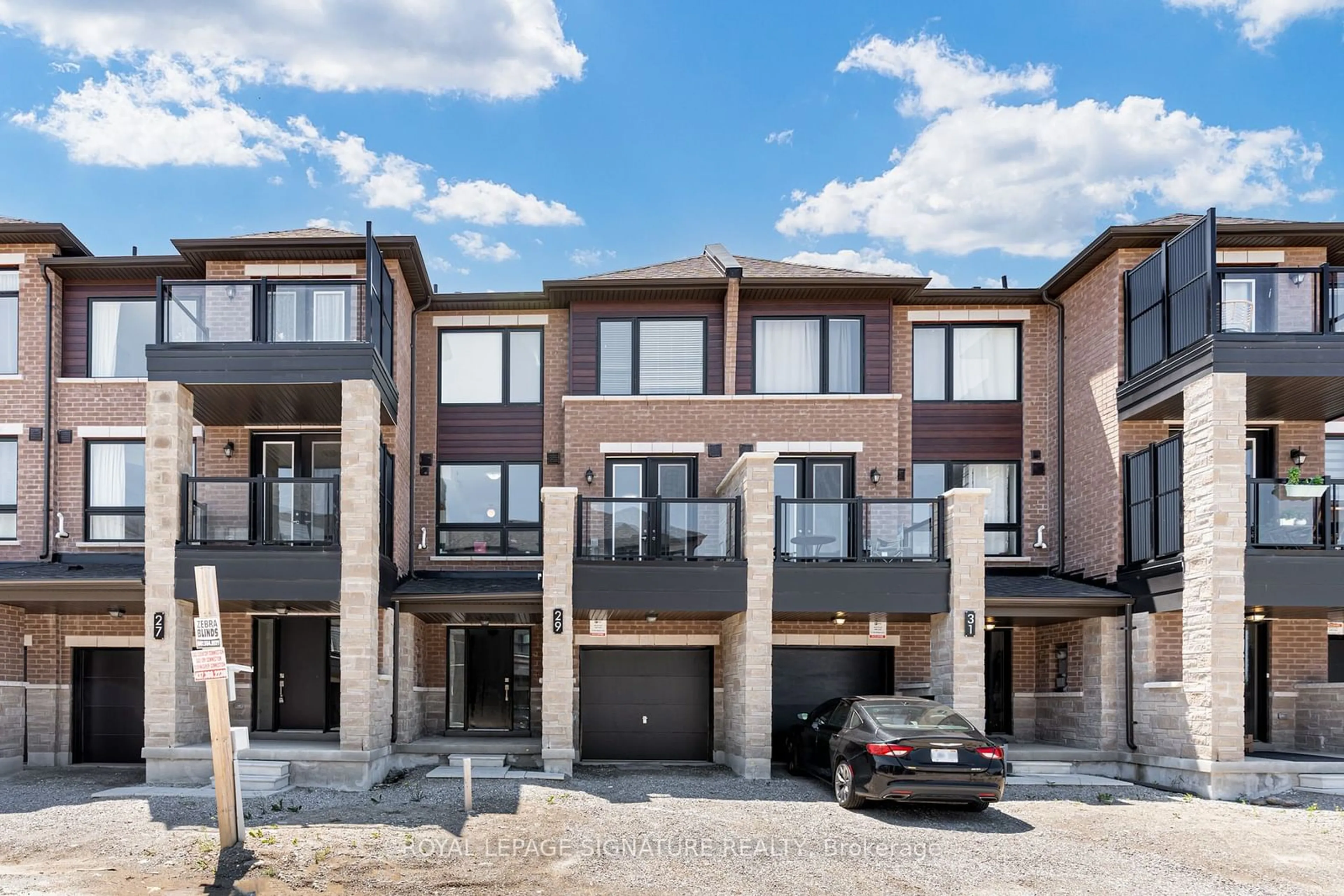 A pic from exterior of the house or condo, the front or back of building for 29 Red Maple Lane, Barrie Ontario L4N 0H7