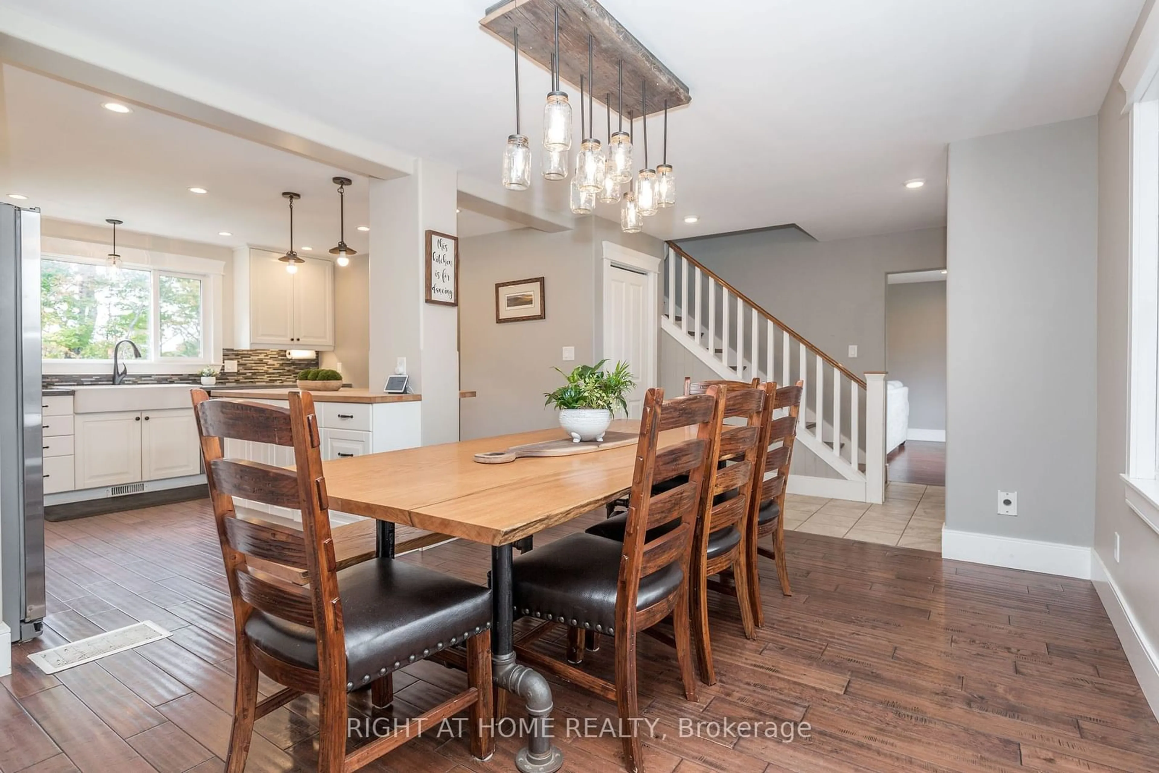 Open concept kitchen for 1384 15/16 Sdrd, Oro-Medonte Ontario L0L 1T0