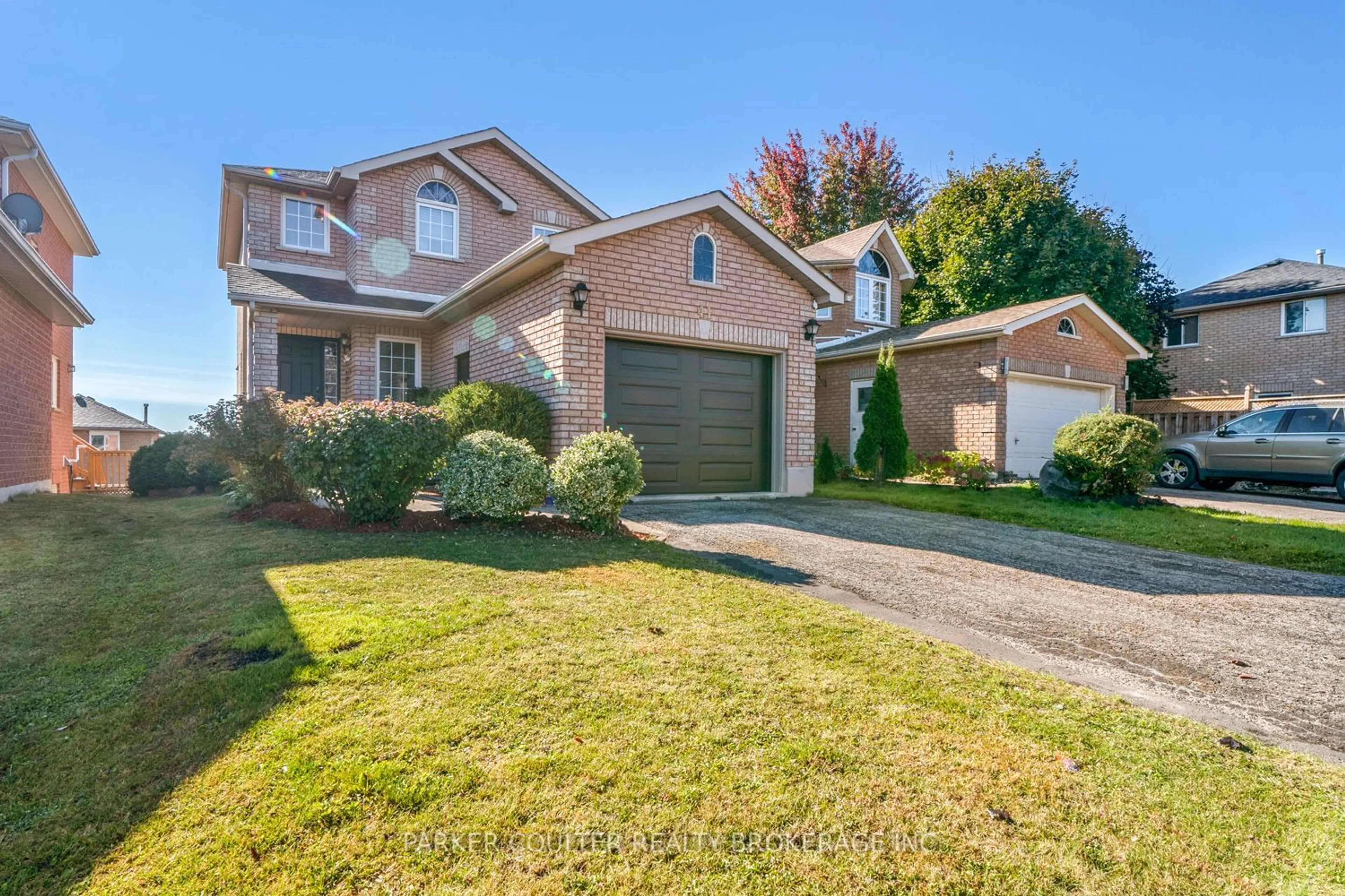 A pic from exterior of the house or condo, the street view for 41 Widgeon St, Barrie Ontario L4N 8W5