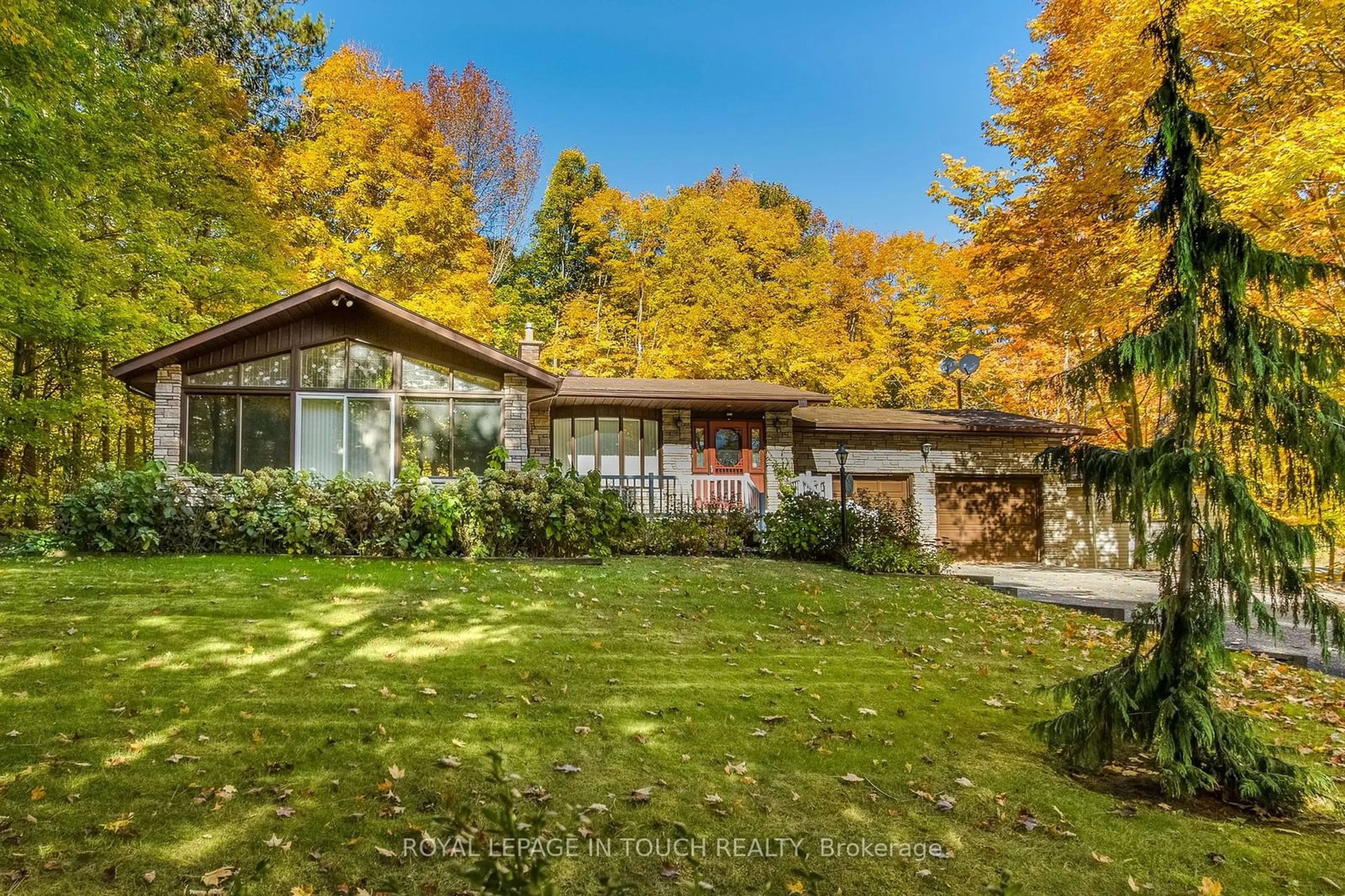 A pic from exterior of the house or condo, cottage for 61 Beaufort Cres, Tiny Ontario L9M 0B8