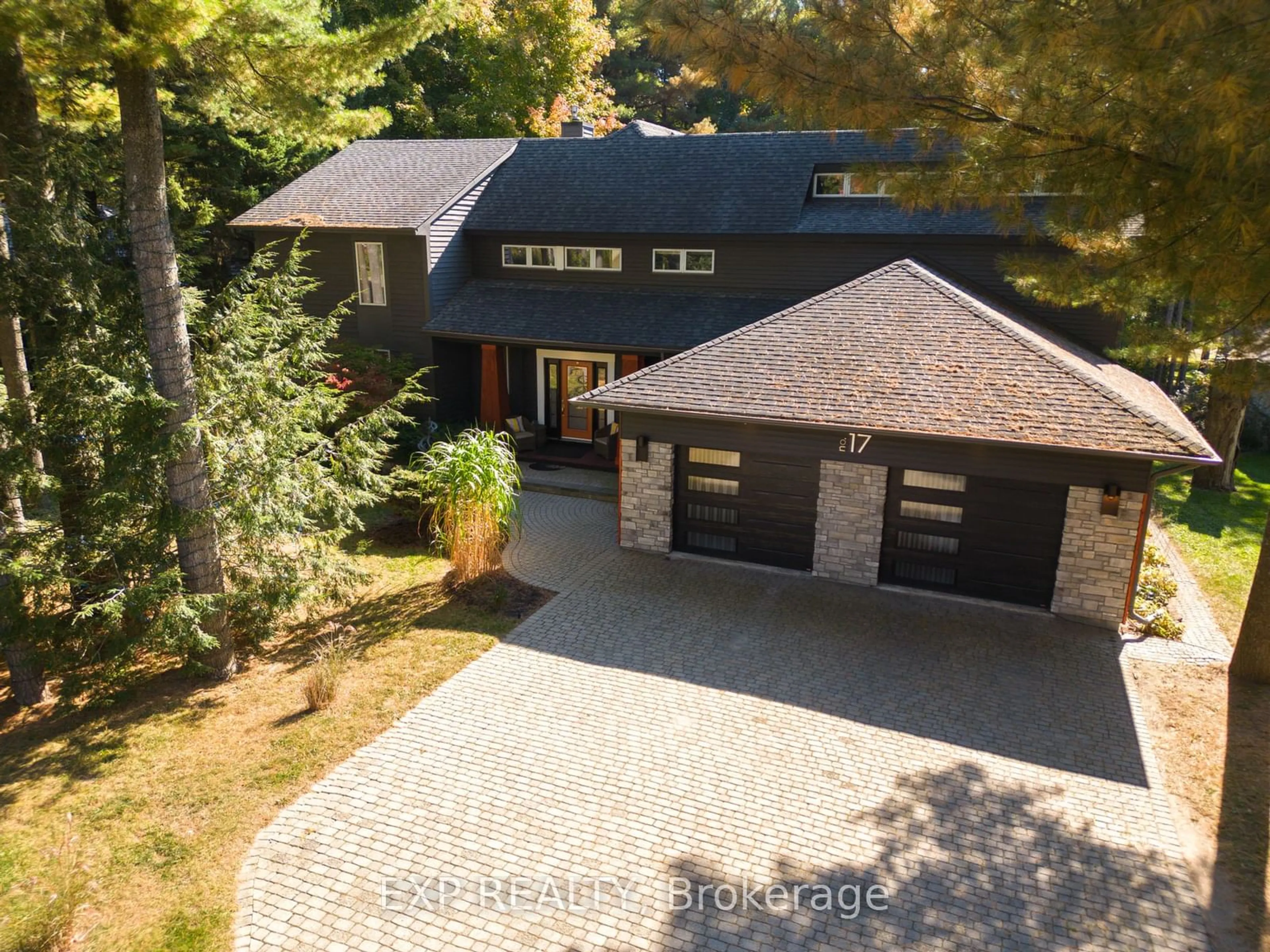 Frontside or backside of a home, cottage for 17 Highland Dr, Oro-Medonte Ontario L0L 2L0