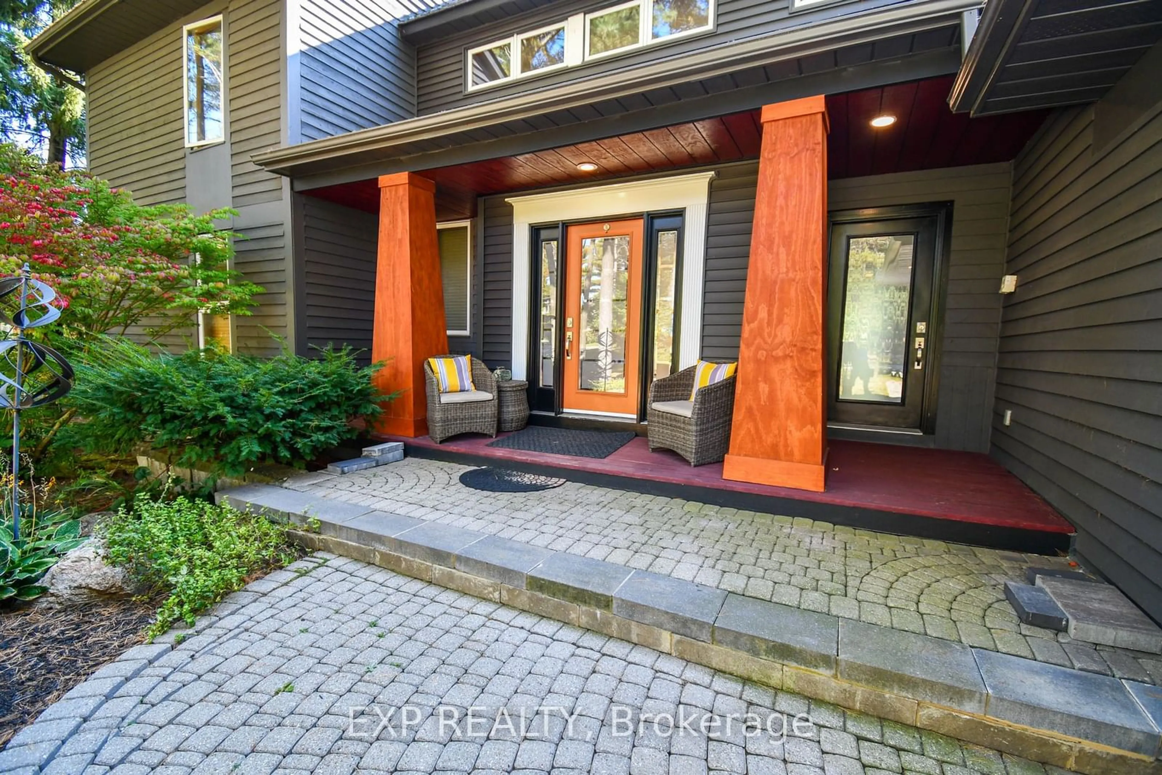 Indoor entryway, cement floor for 17 Highland Dr, Oro-Medonte Ontario L0L 2L0