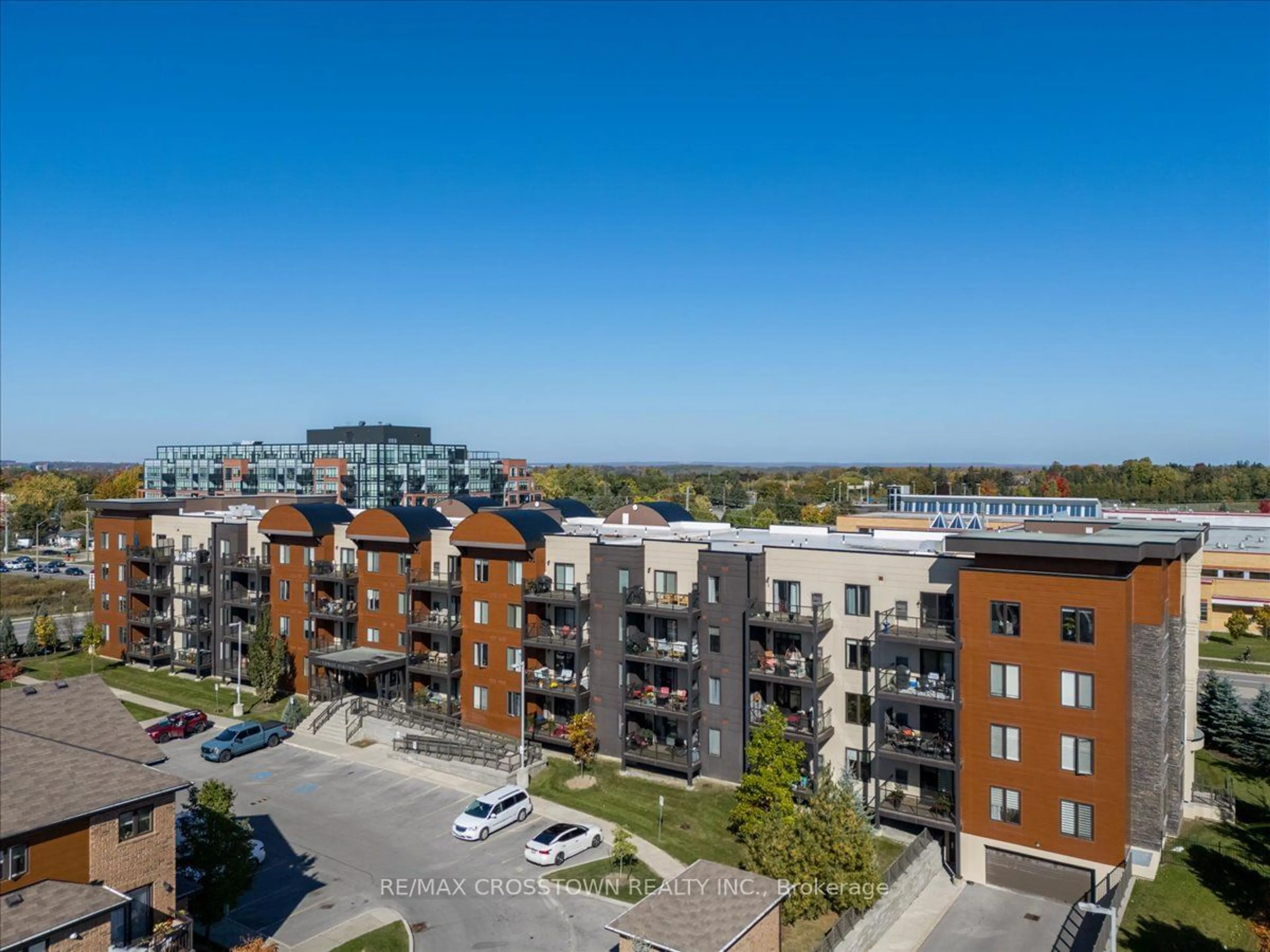 A pic from exterior of the house or condo, the view of city buildings for 720 YONGE St #202, Barrie Ontario L9J 0G9