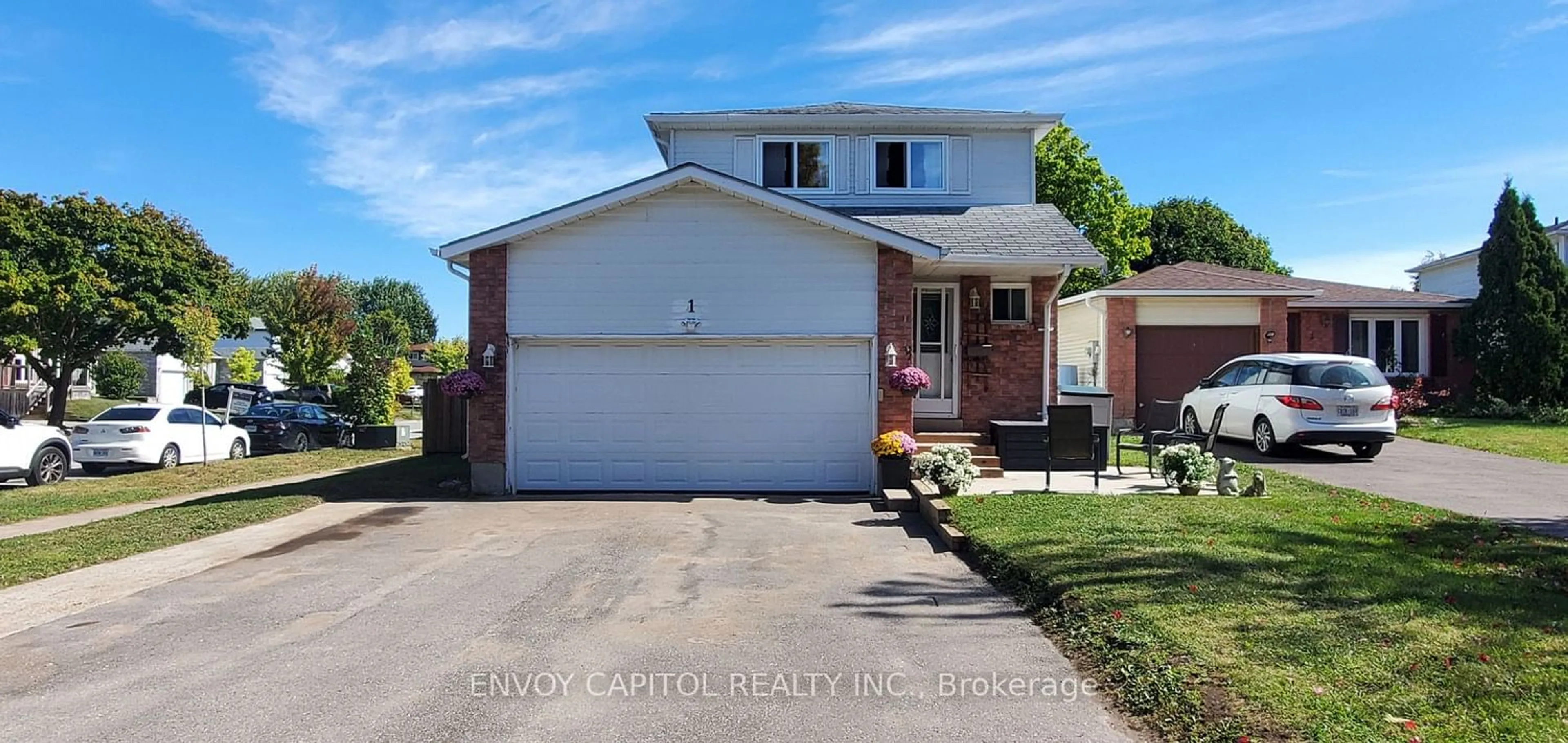 Frontside or backside of a home, the street view for 1 Mccuaig Crt, Barrie Ontario L4M 5S5