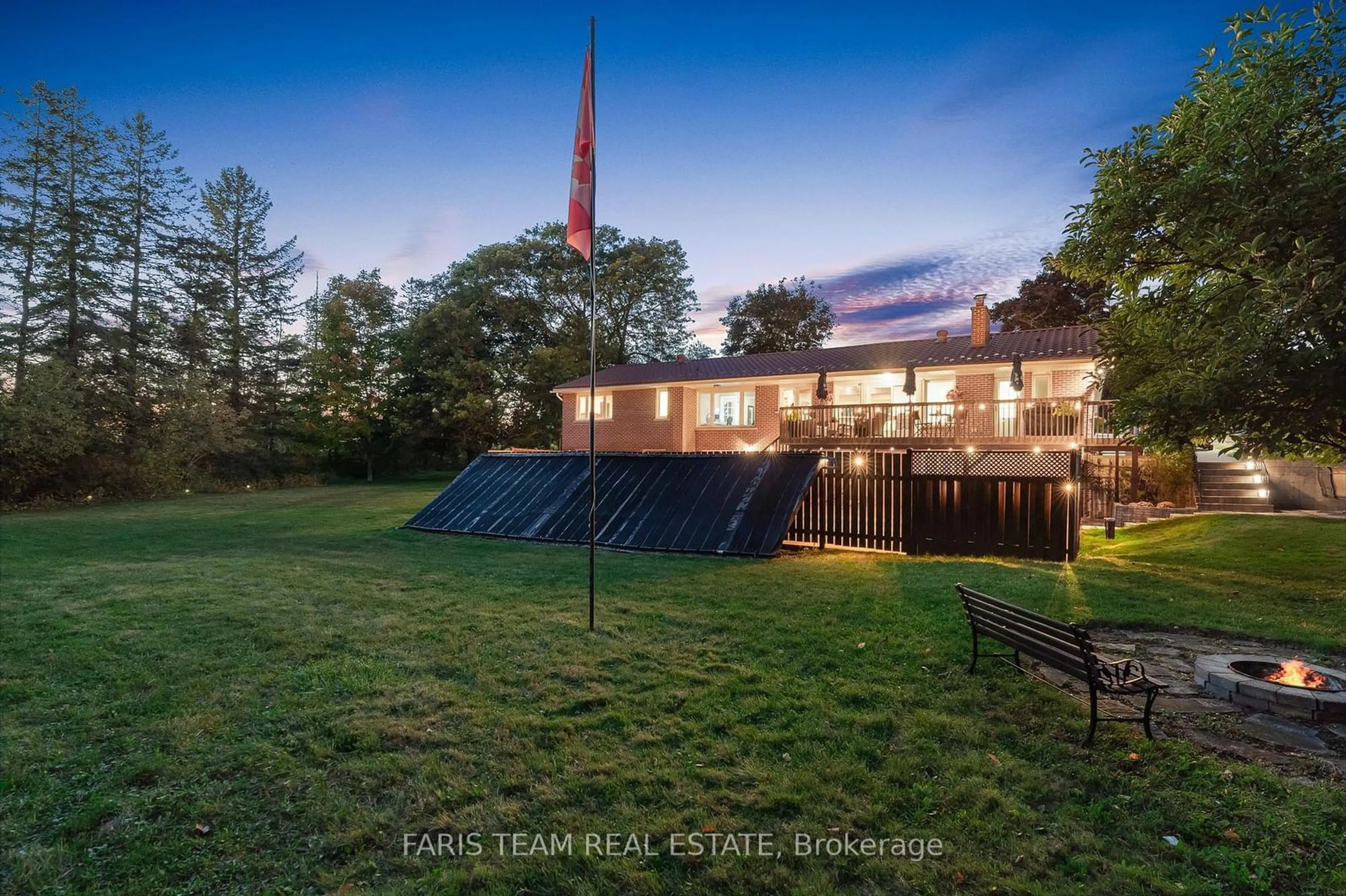 A pic from outside/outdoor area/front of a property/back of a property/a pic from drone, unknown for 595 Big Bay Point Rd, Barrie Ontario L4N 3Z9