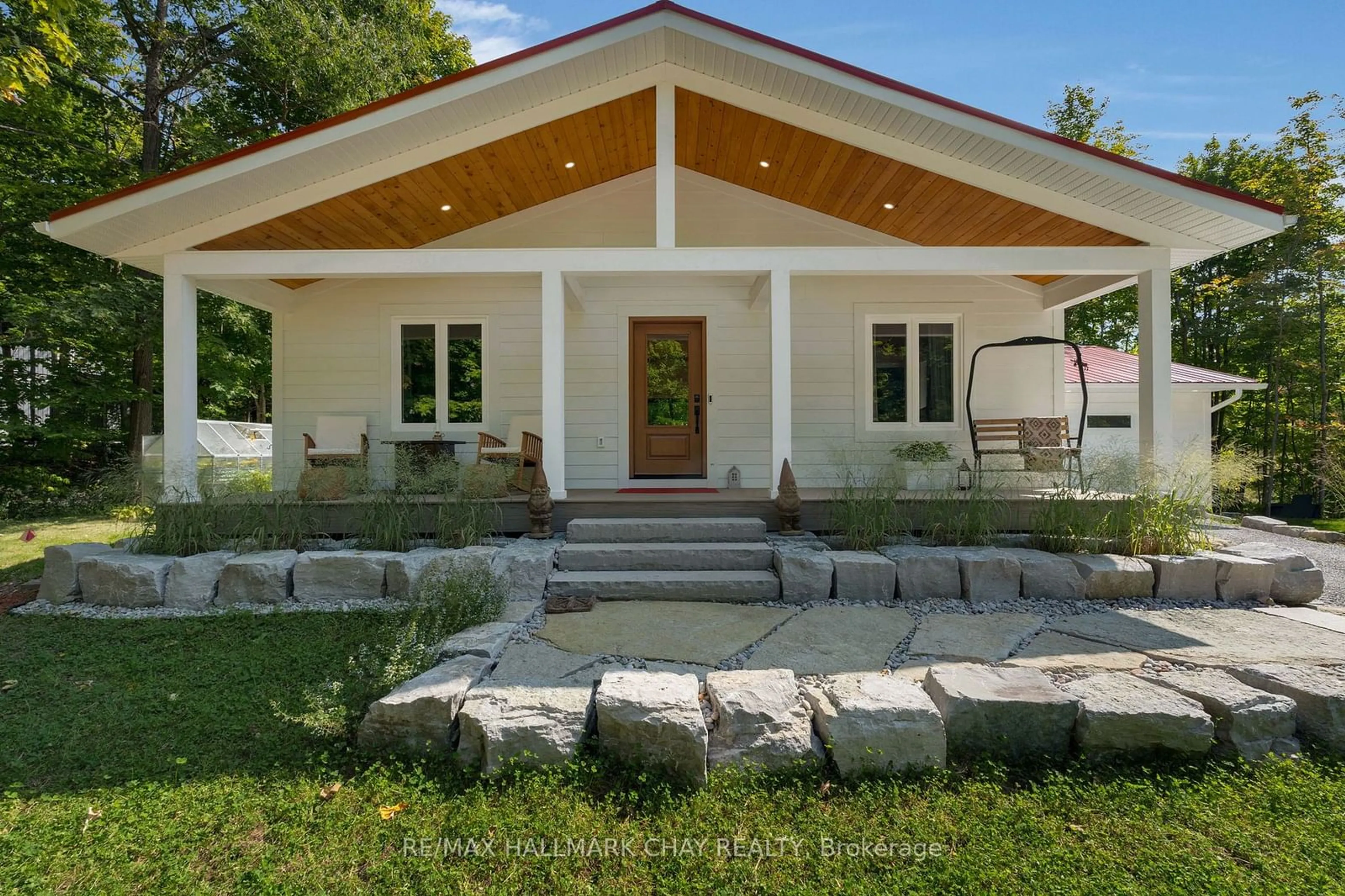 Frontside or backside of a home, cottage for 2 Pine Ridge Tr, Oro-Medonte Ontario L4M 4Y8