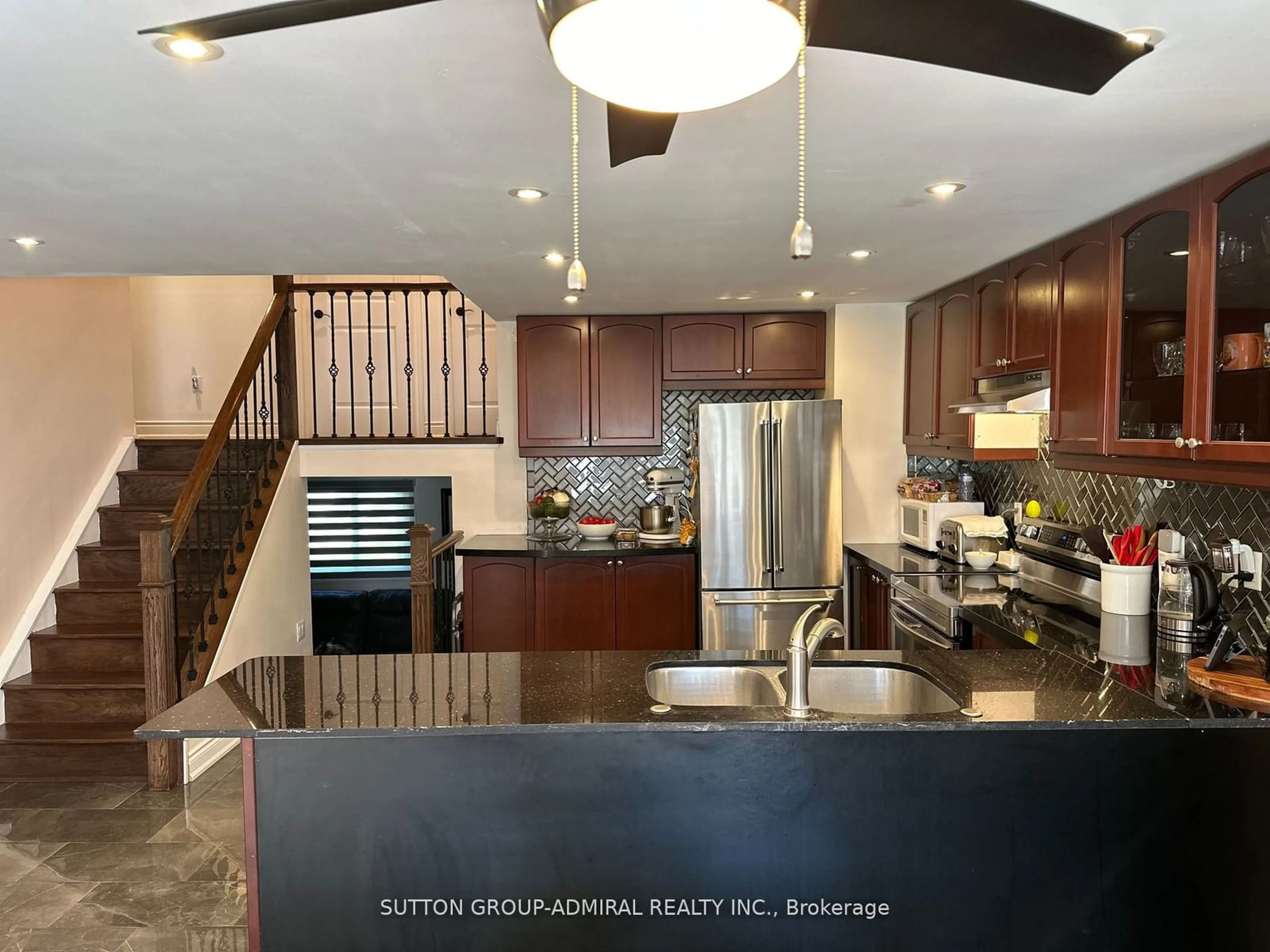 Open concept kitchen for 315 Nelson St, Barrie Ontario L4M 5P6