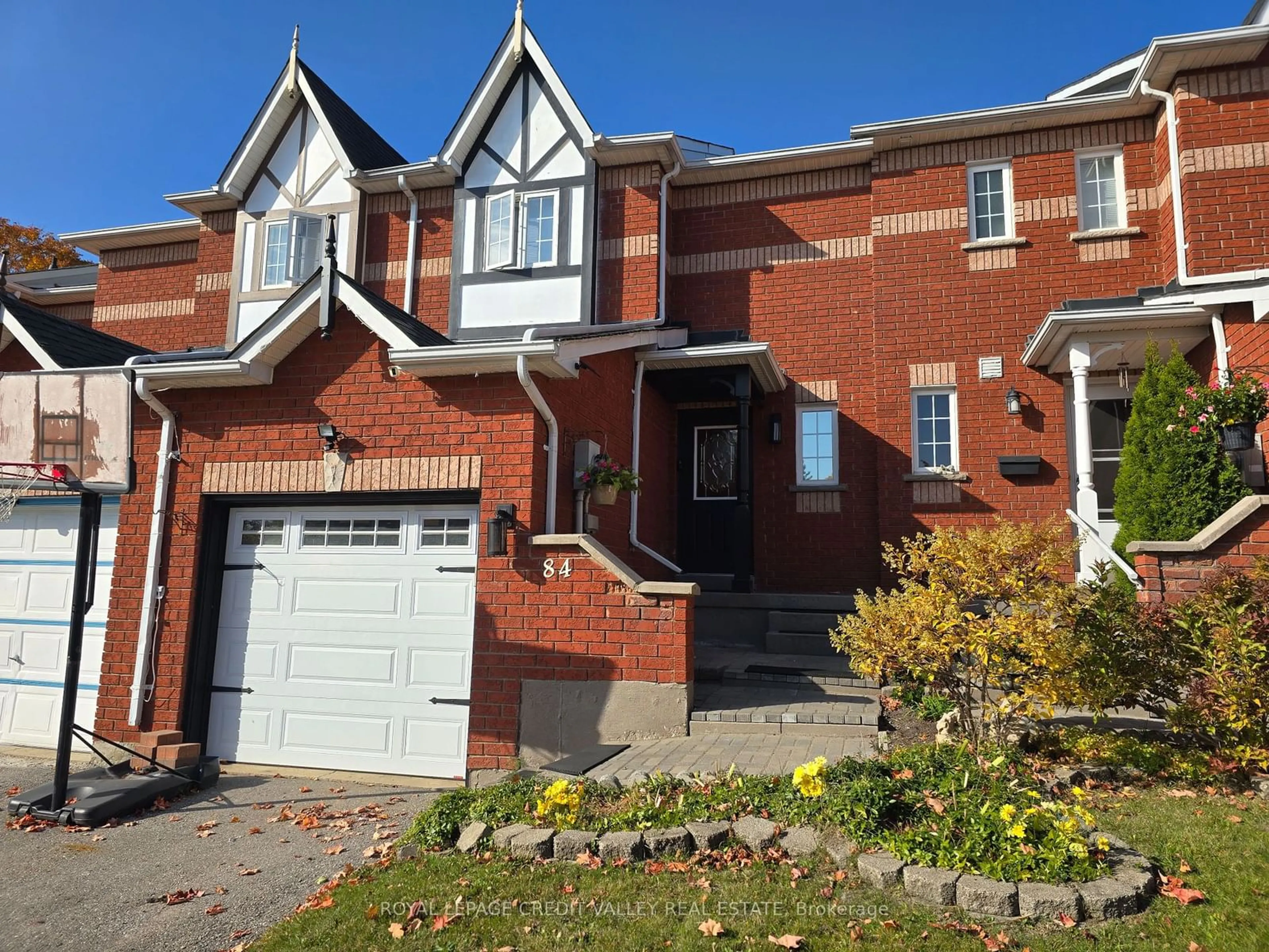 A pic from exterior of the house or condo, the street view for 84 Gadwall Ave, Barrie Ontario L4N 8X5