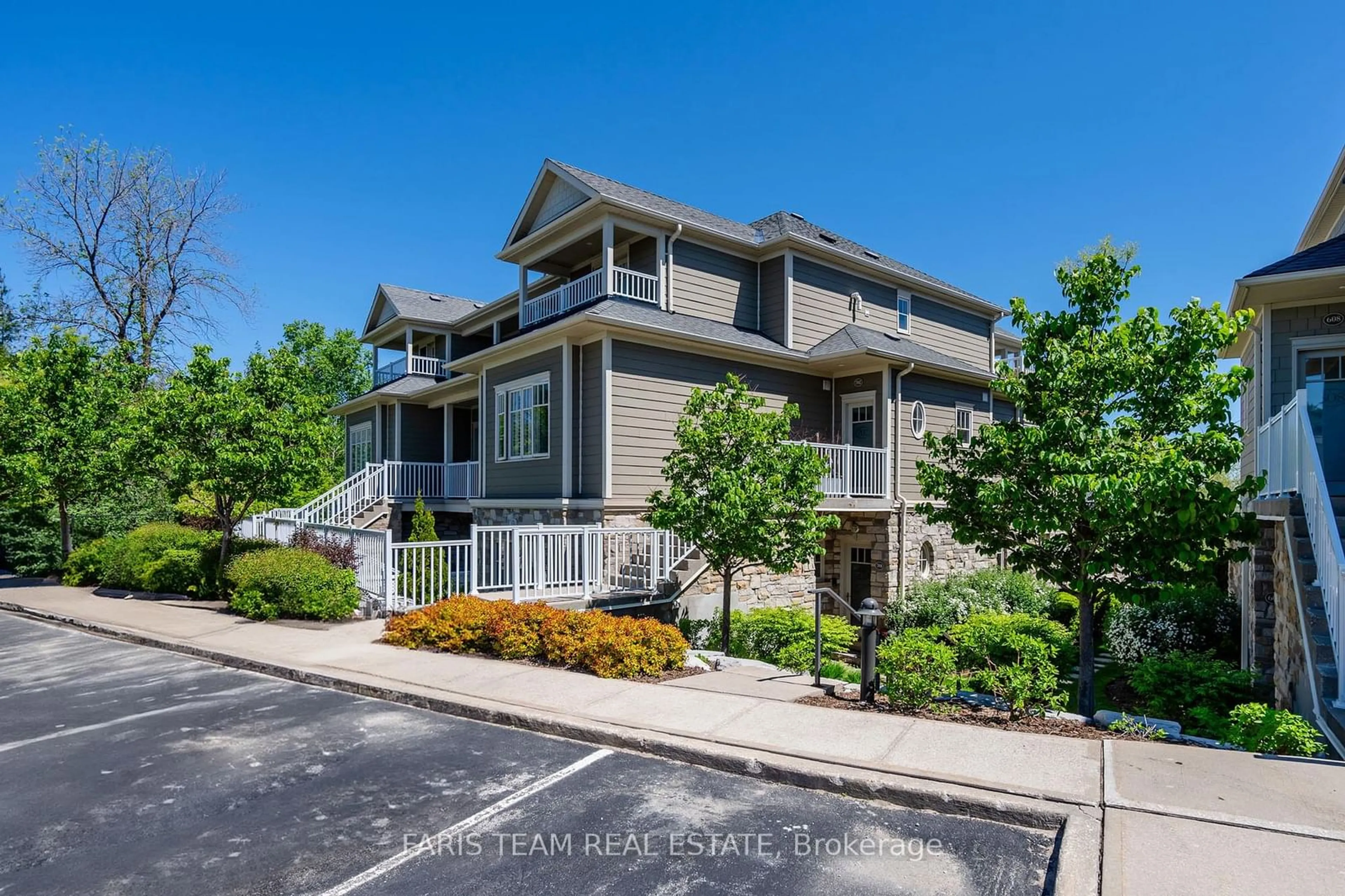 A pic from exterior of the house or condo, the front or back of building for 40 Trott Blvd #701, Collingwood Ontario L9Y 5K5