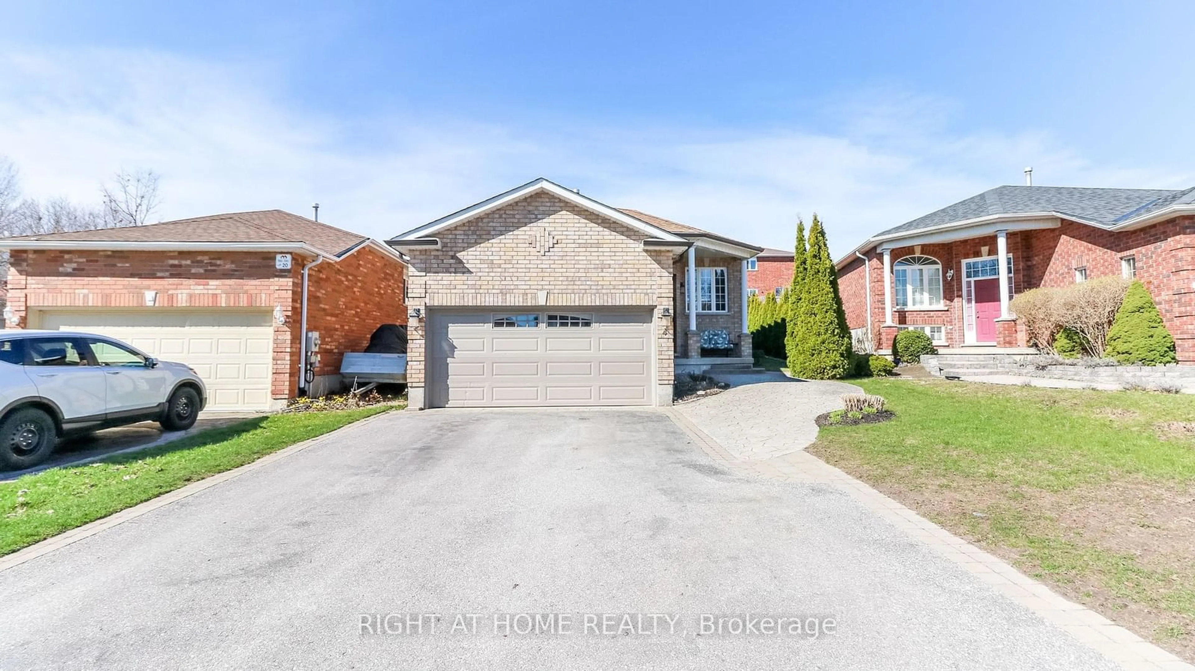 Frontside or backside of a home, the street view for 4 Brown Wood Dr, Barrie Ontario L4M 6N4