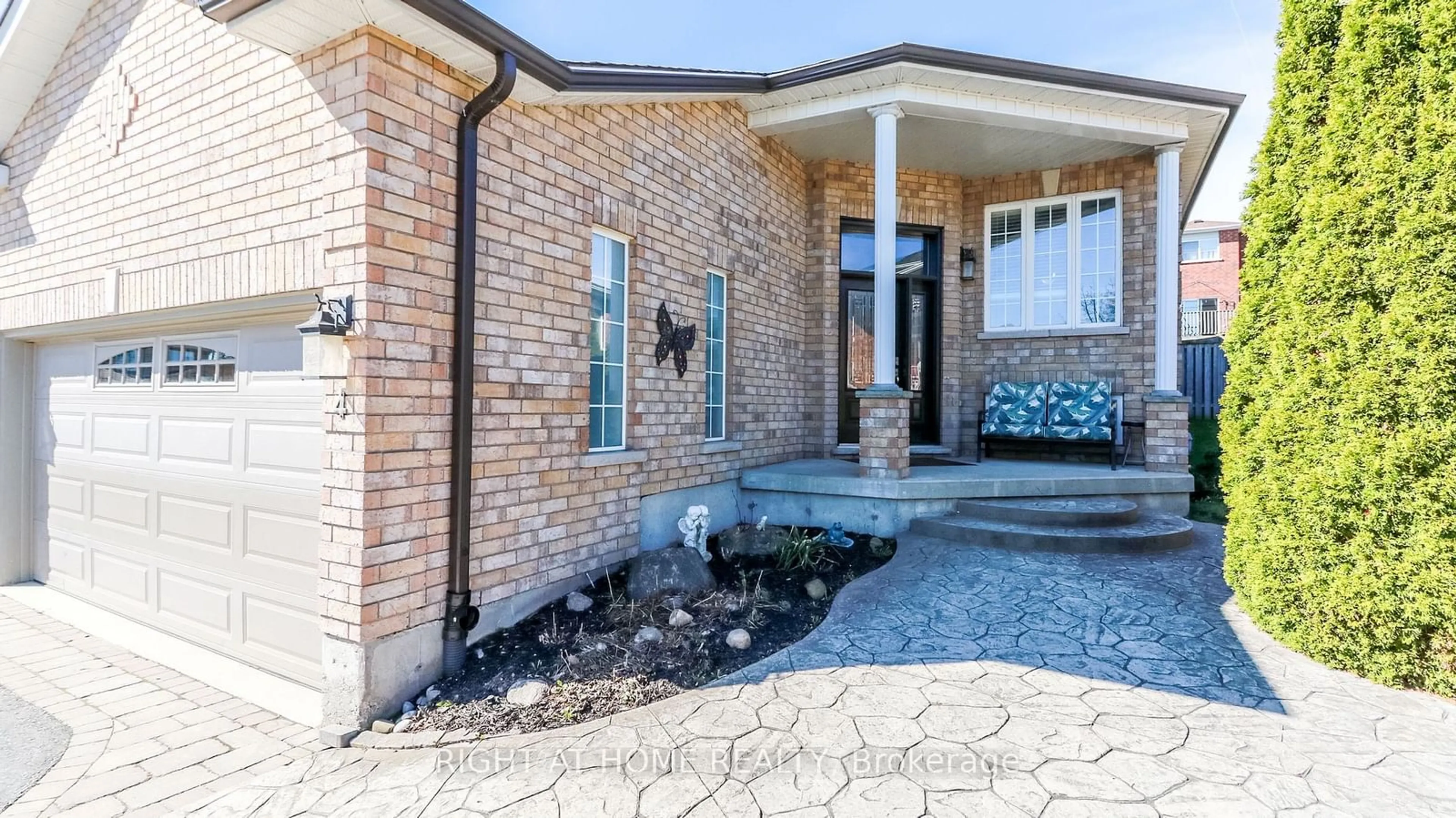 Home with brick exterior material for 4 Brown Wood Dr, Barrie Ontario L4M 6N4