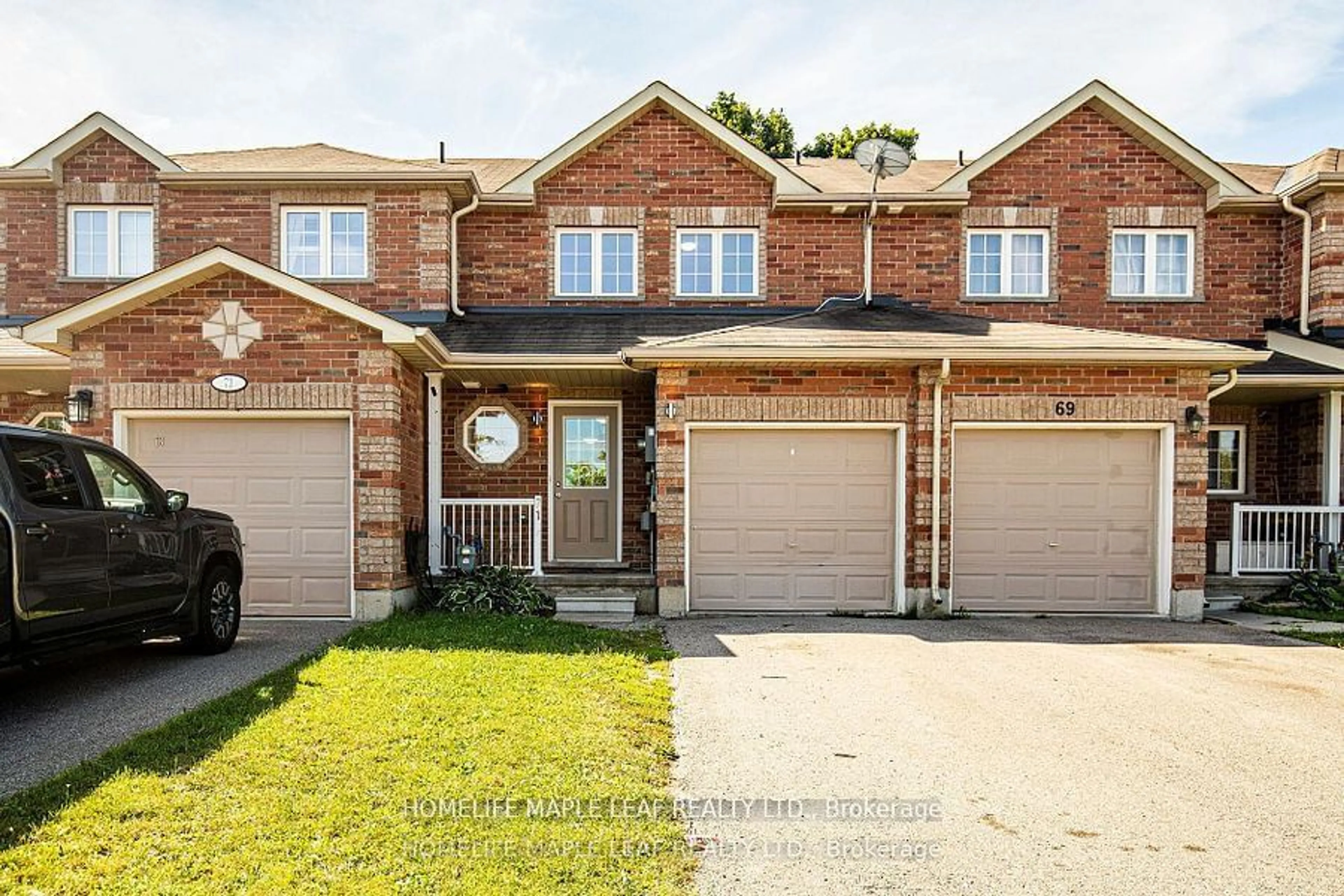 Home with brick exterior material for 71 Sydenham Wells, Barrie Ontario L4M 6R5