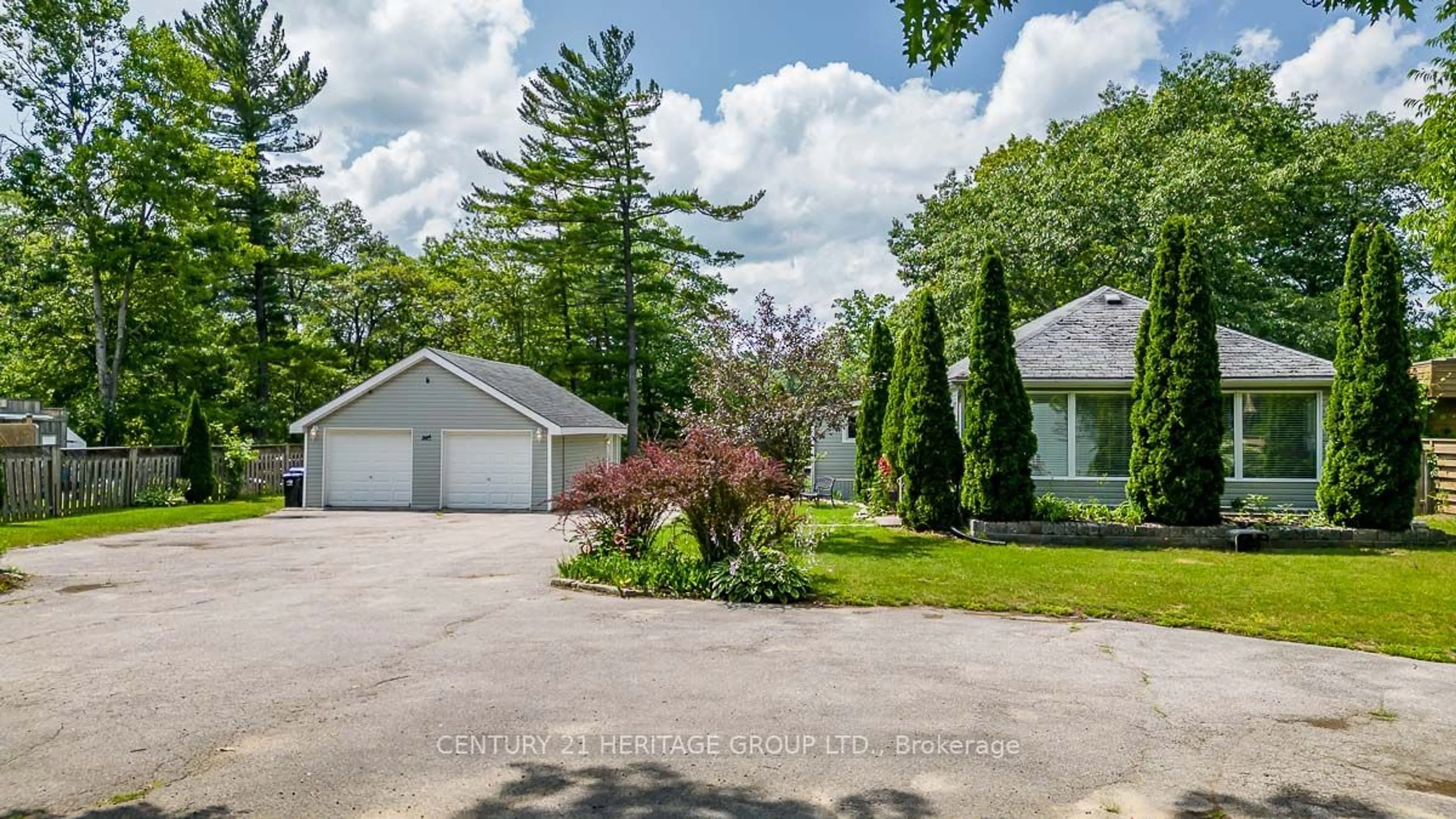 Frontside or backside of a home, cottage for 244 Oxbow Park Dr, Wasaga Beach Ontario L9Z 2V6