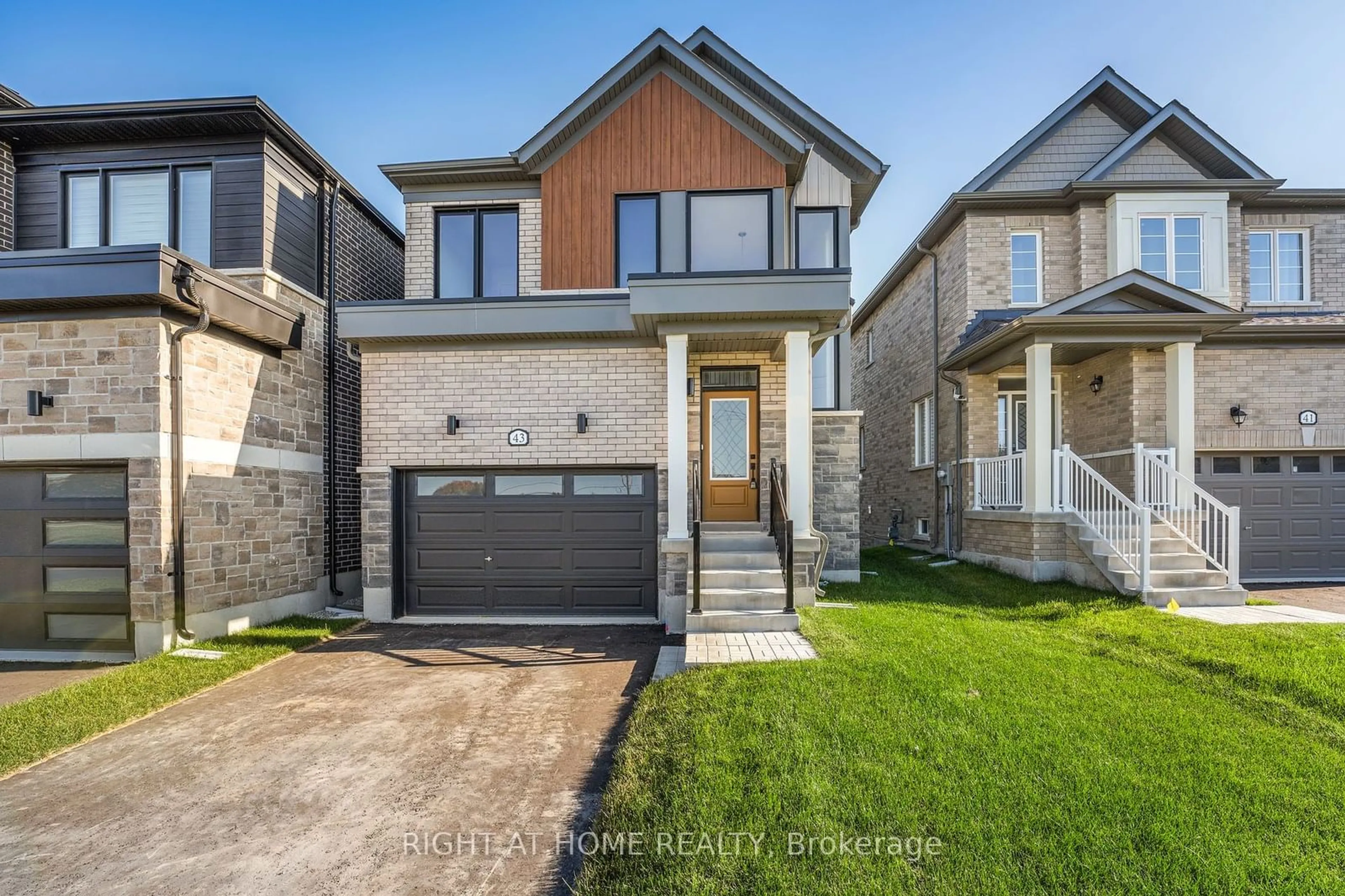 Frontside or backside of a home, the street view for 43 Federica Cres, Wasaga Beach Ontario L9Z 0N5