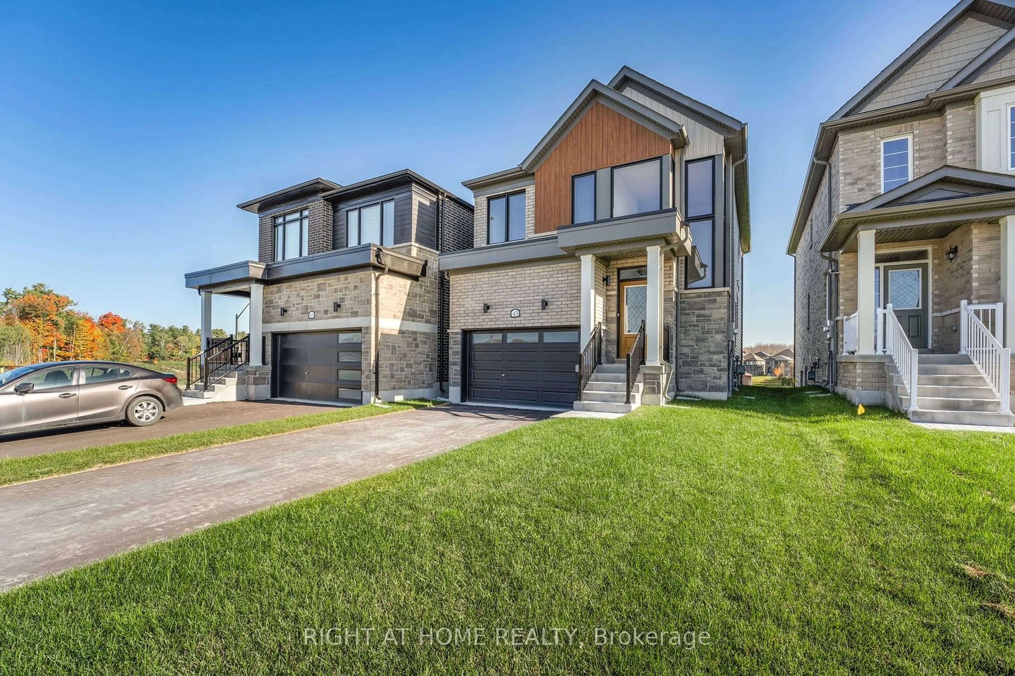 Frontside or backside of a home, the street view for 43 Federica Cres, Wasaga Beach Ontario L9Z 0N5