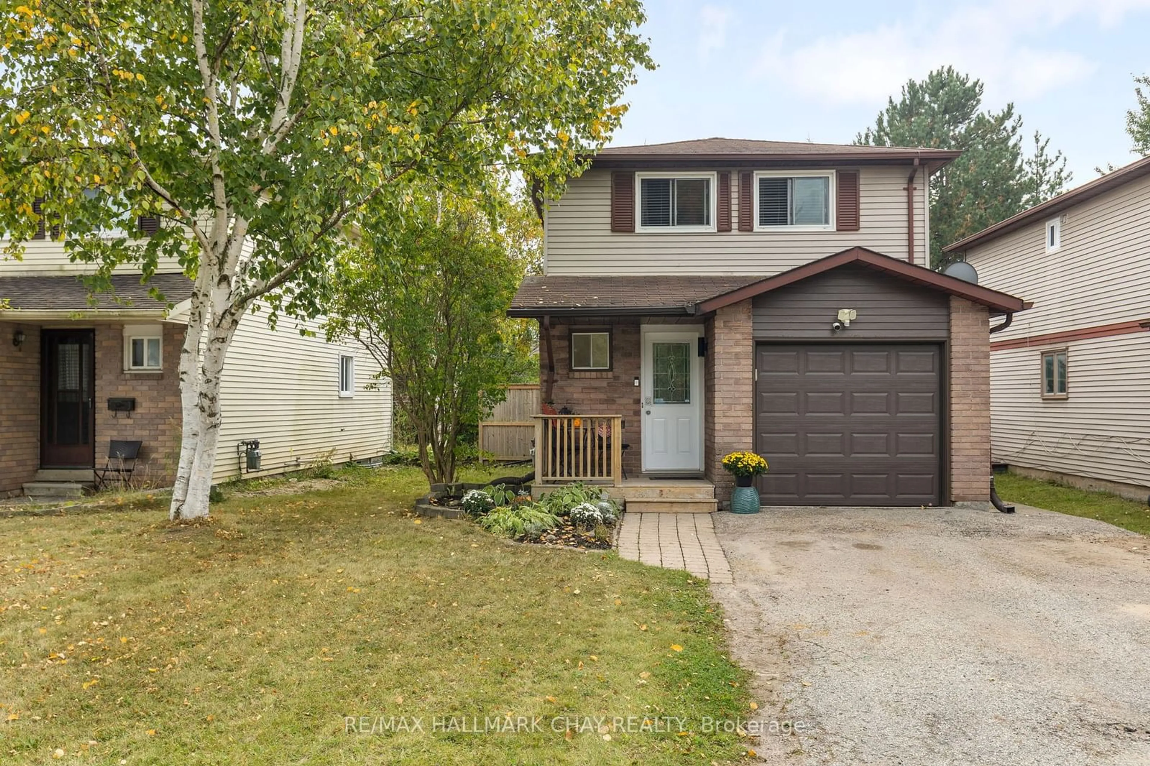 Frontside or backside of a home, cottage for 39 Corbett Dr, Barrie Ontario L4M 5S9