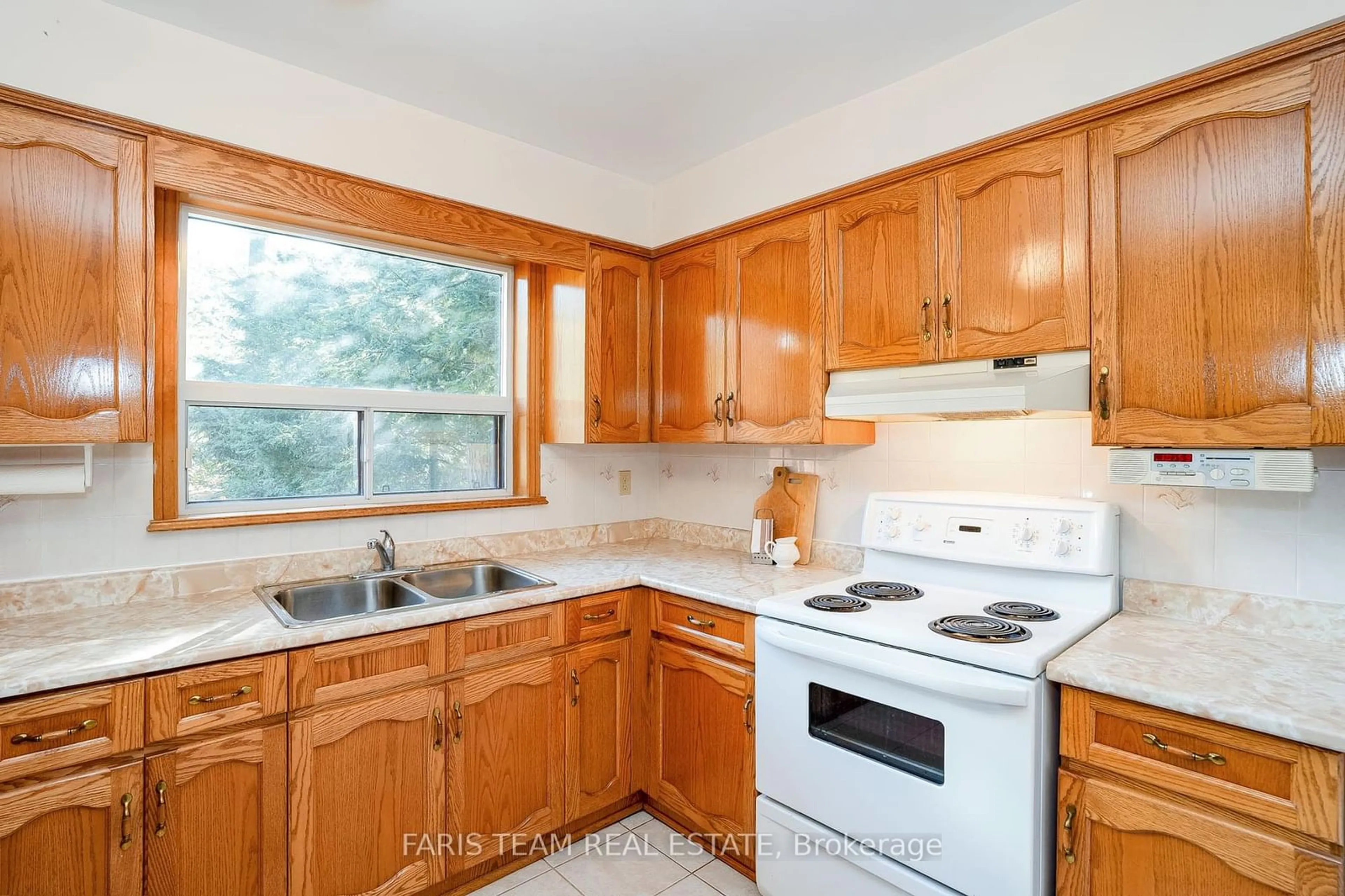 Standard kitchen, wood floors, cottage for 84 Wendake Rd, Tiny Ontario L0L 2T0