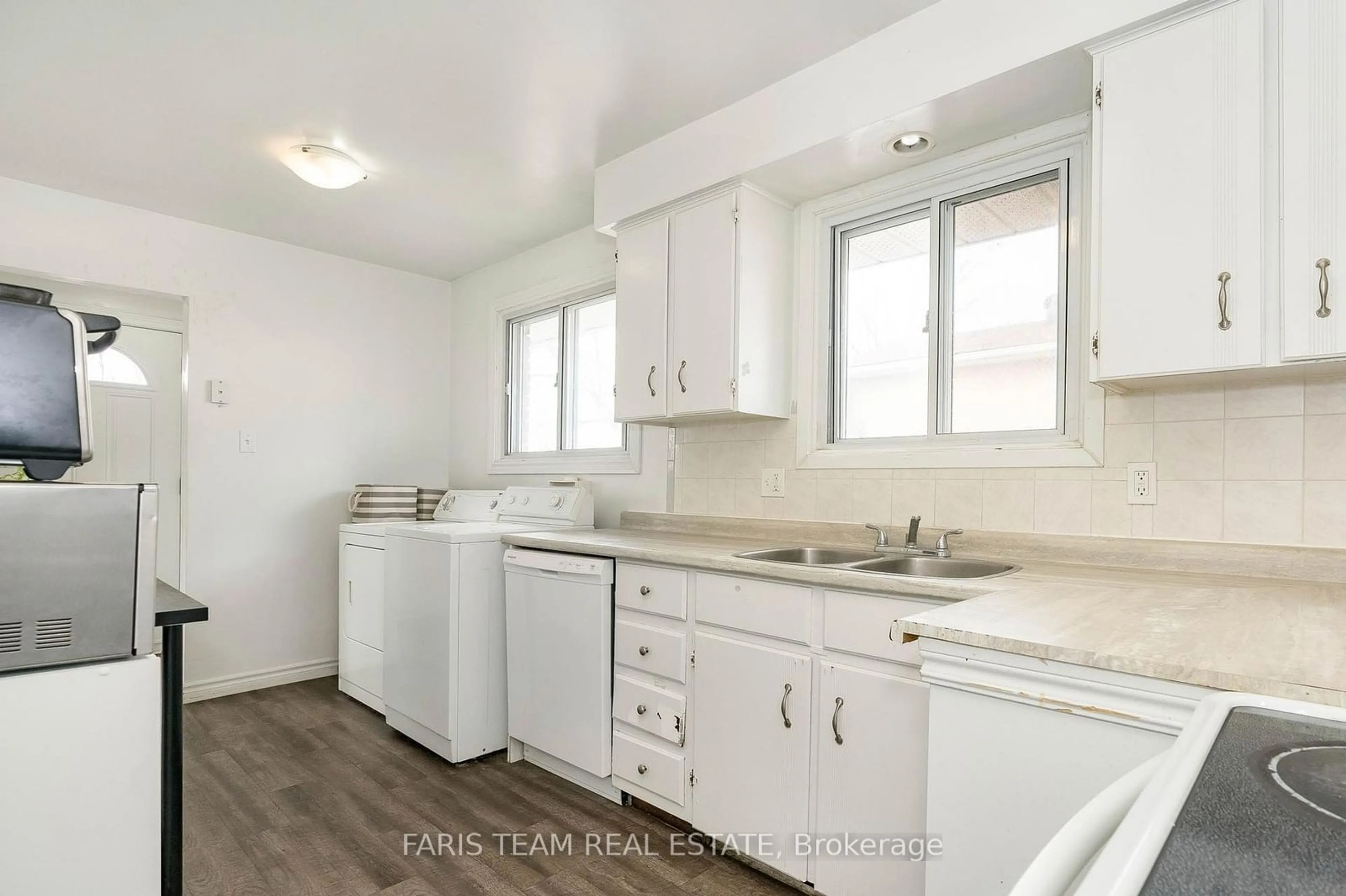 Standard kitchen, wood floors for 22A Bernick Dr, Barrie Ontario L4M 5J5