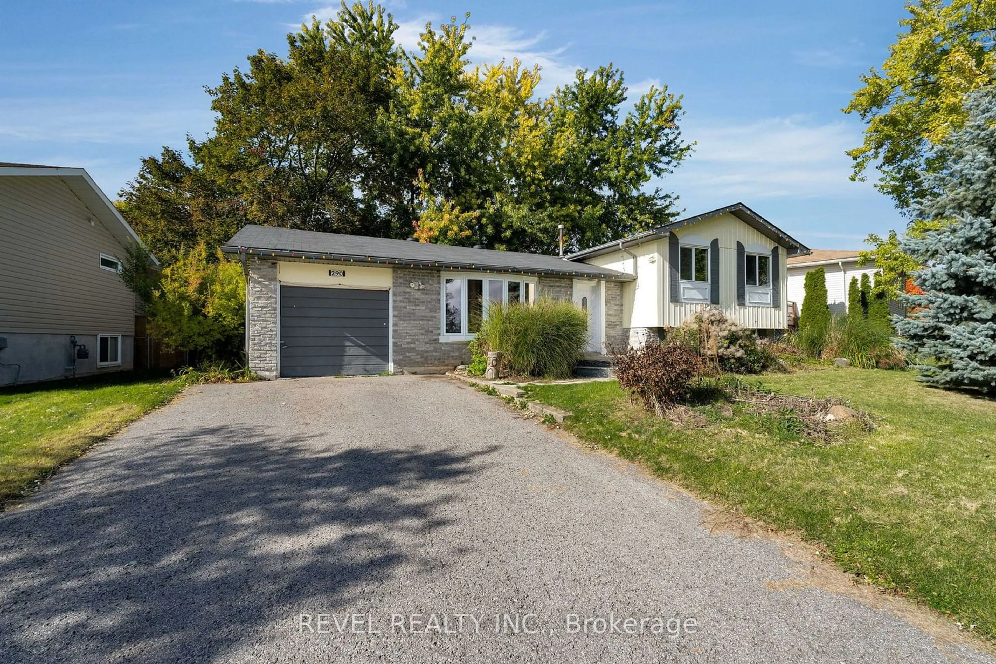 Frontside or backside of a home, cottage for 290 Pine Dr, Barrie Ontario L4N 4H8