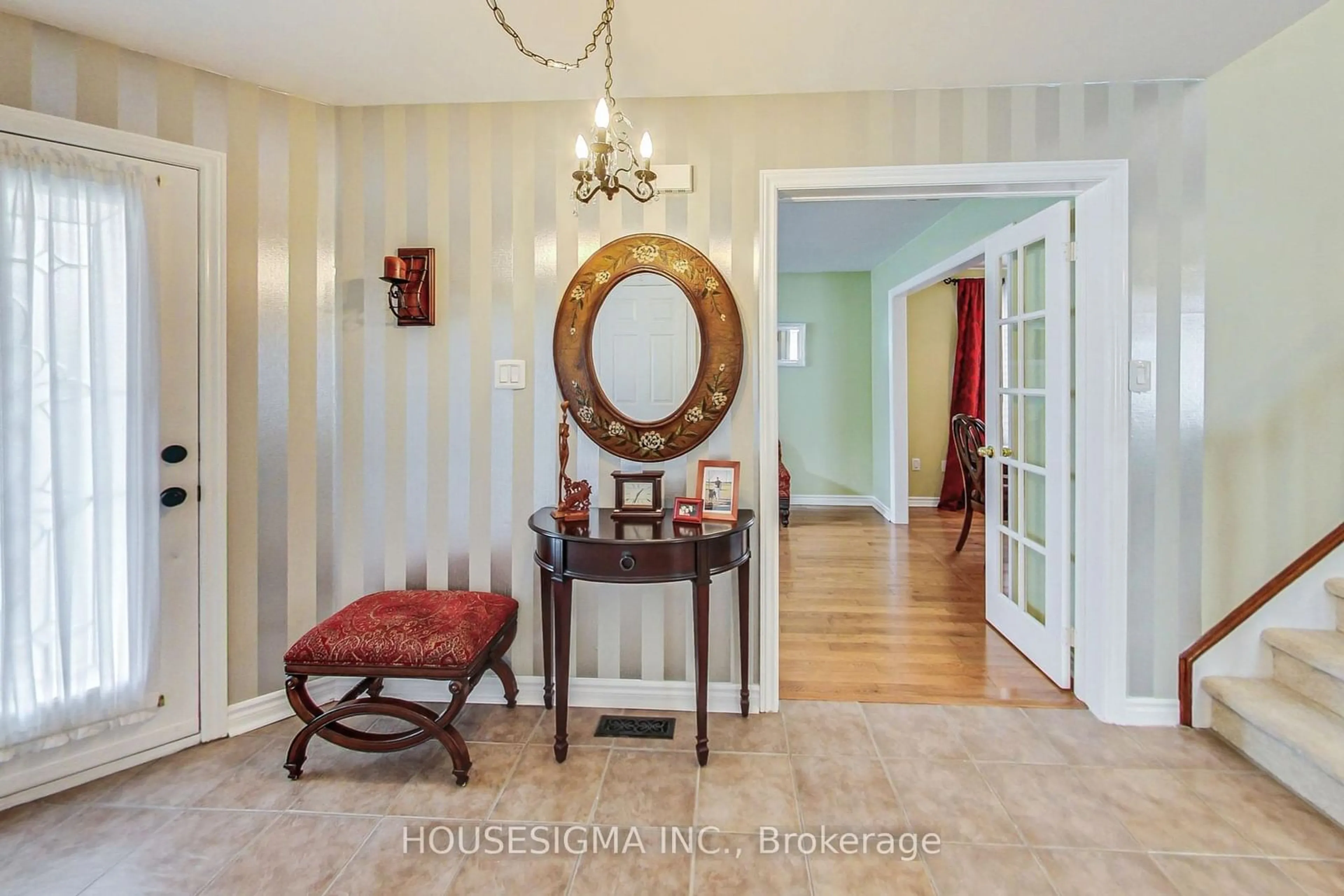 Indoor entryway, wood floors for 5 Kelsey Cres, Barrie Ontario L4N 0J7