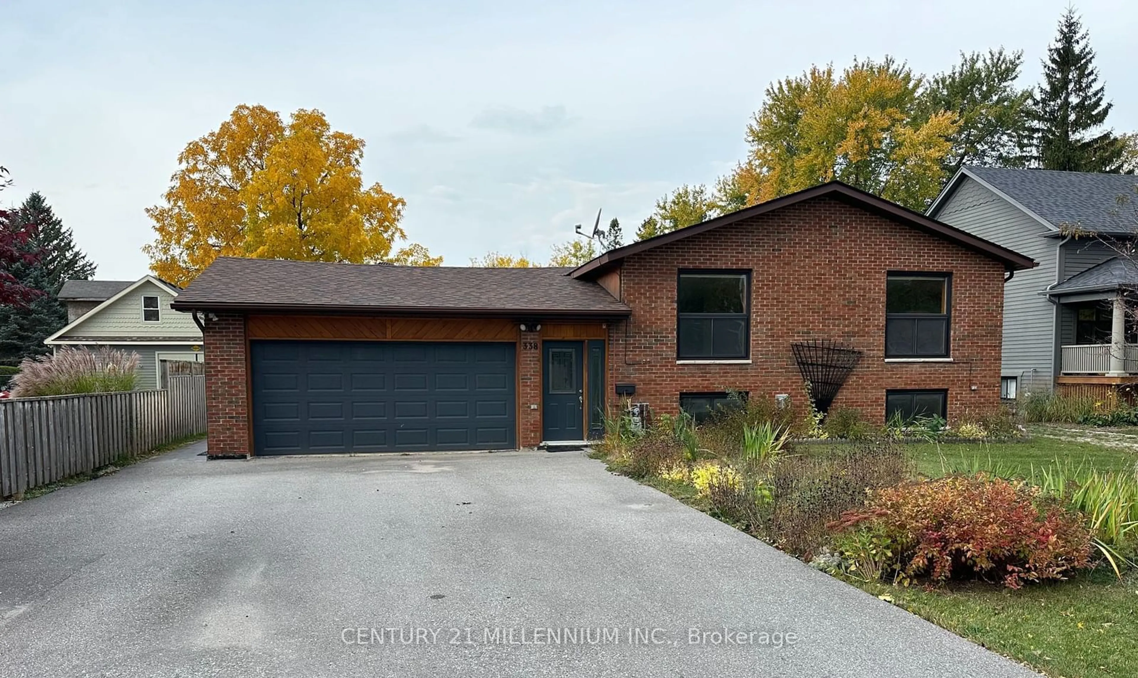 Home with brick exterior material for 338 Walnut St, Collingwood Ontario L9Y 3C8