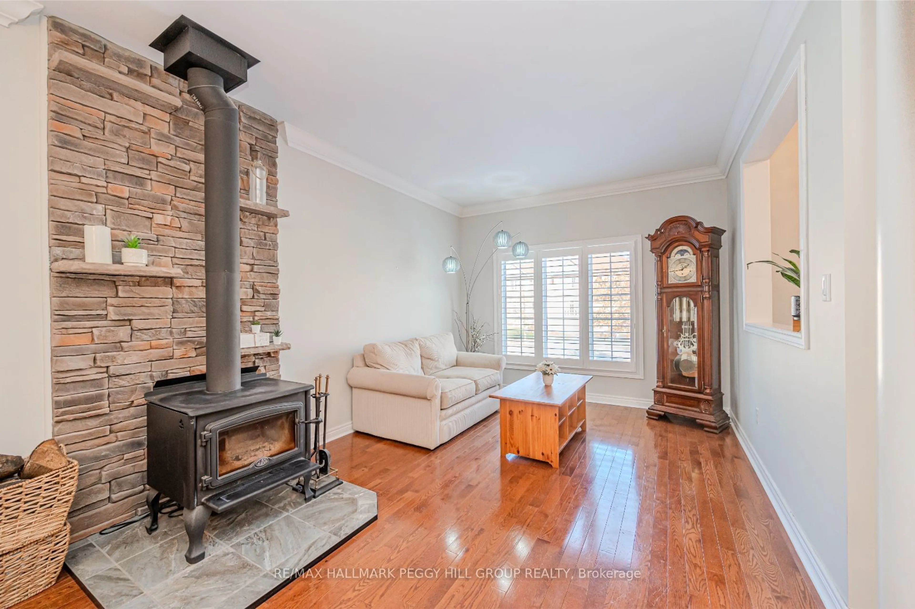 Living room, wood floors for 34 Camelot Sq, Barrie Ontario L4M 0C3