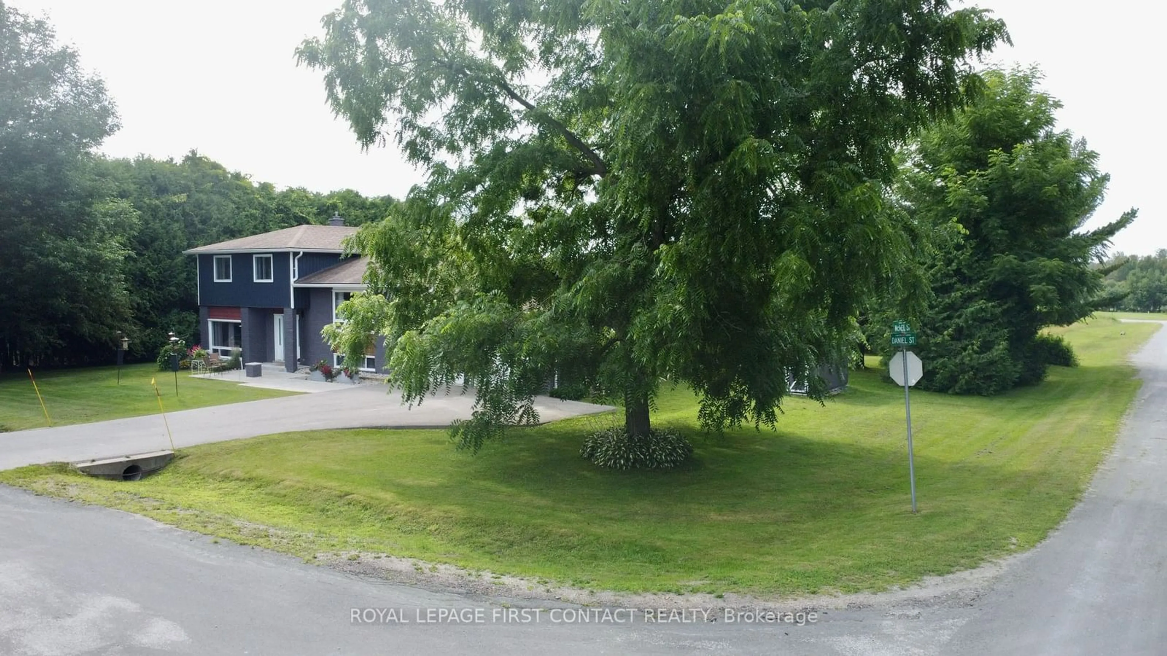 A pic from exterior of the house or condo, the street view for 4653 Daniel St, Ramara Ontario L3V 0M9