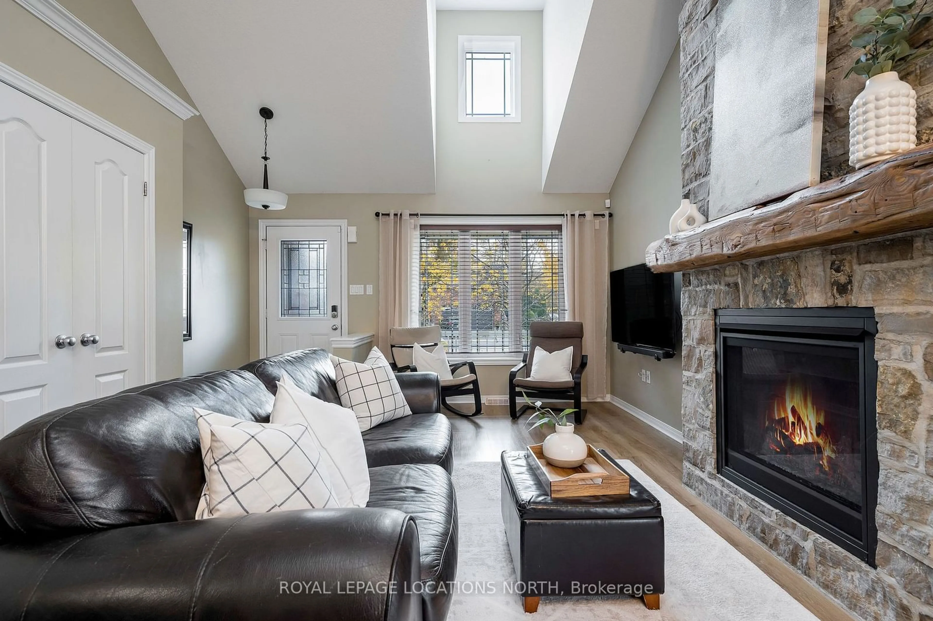 Living room, wood floors for 19 Lynden St, Collingwood Ontario L9Y 0C4