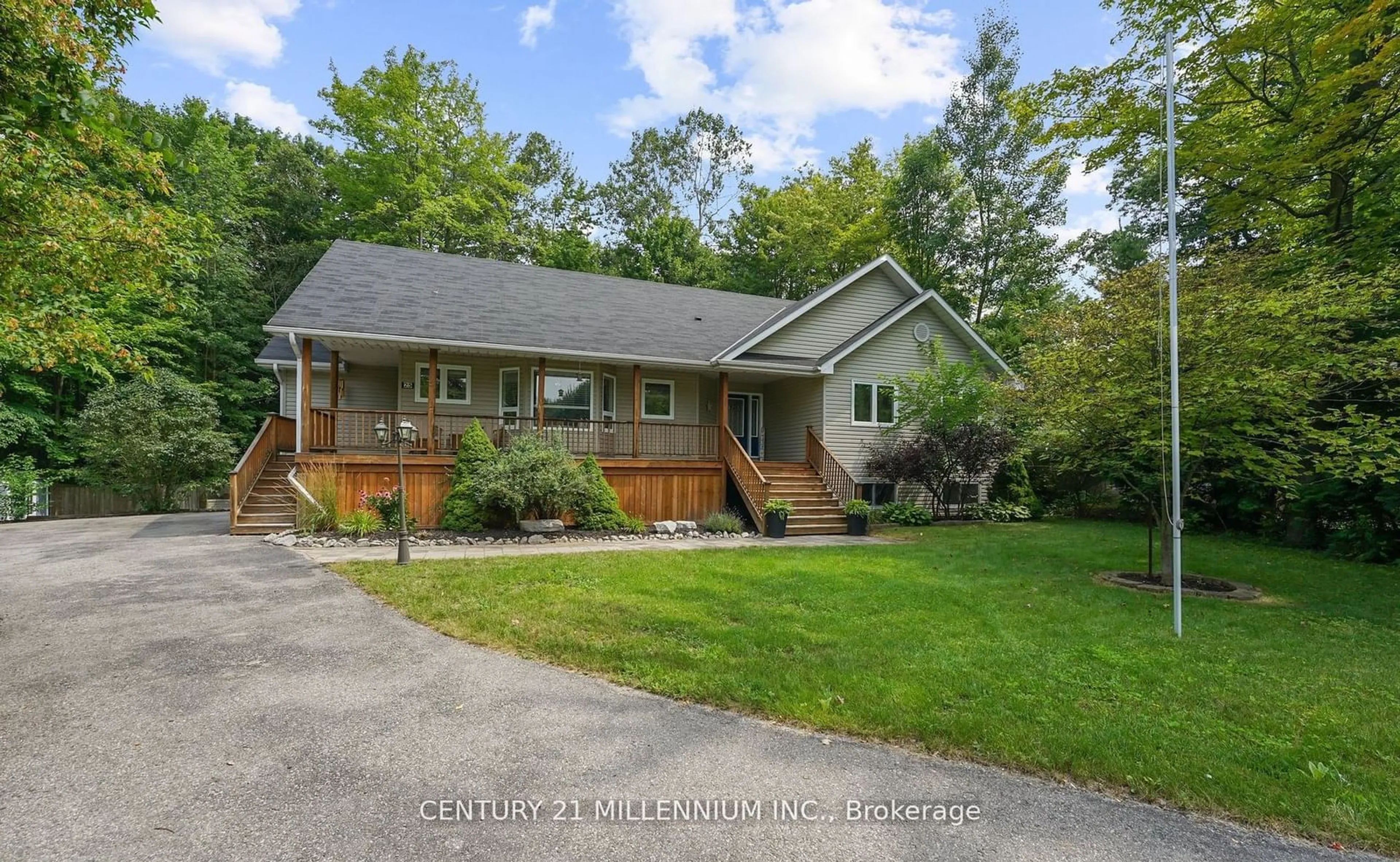 Frontside or backside of a home, cottage for 25 Lisbon Crt, Wasaga Beach Ontario L9Z 1L2