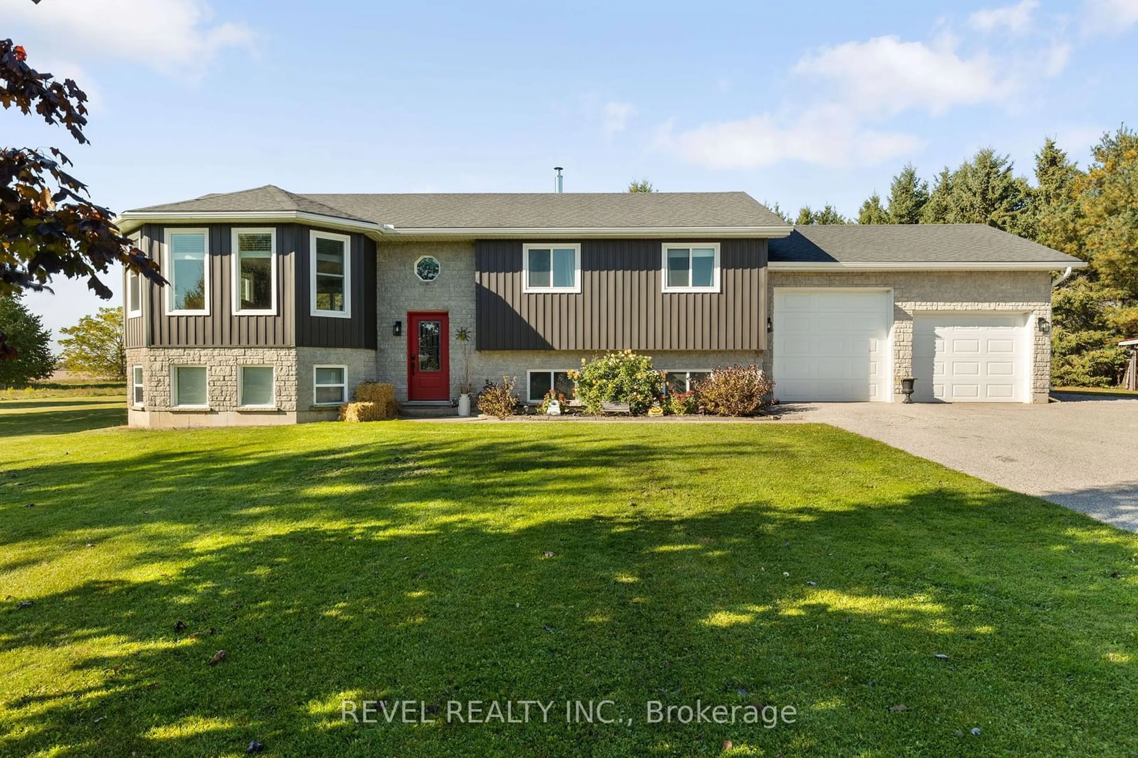 Frontside or backside of a home, cottage for 1866 Old Second Rd, Springwater Ontario L0L 1V0