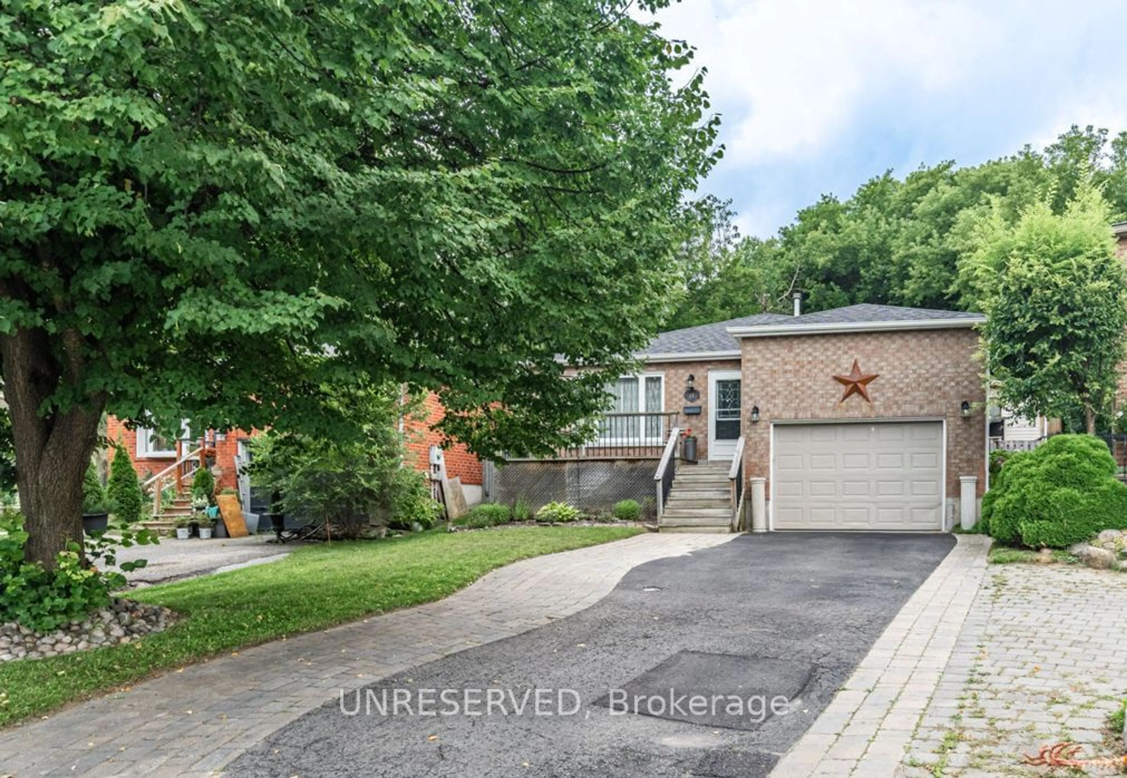 Home with brick exterior material for 36 Engel Cres, Barrie Ontario L4N 6K5