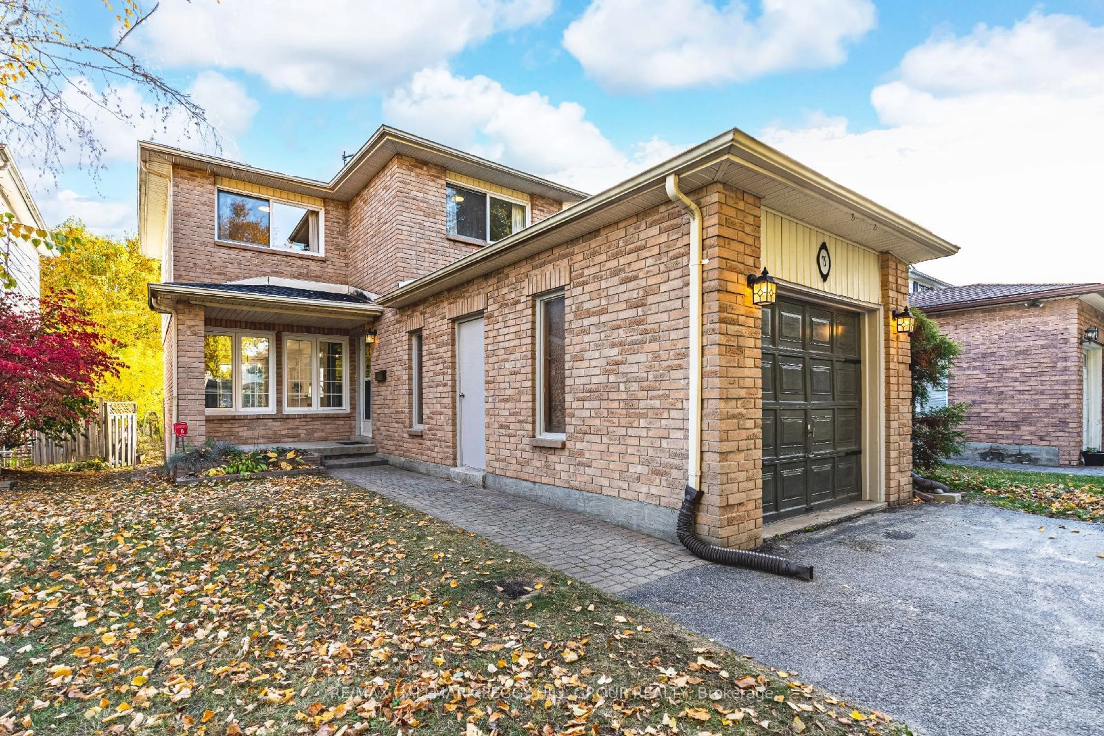 Home with brick exterior material for 75 Garden Dr, Barrie Ontario L4N 5T9