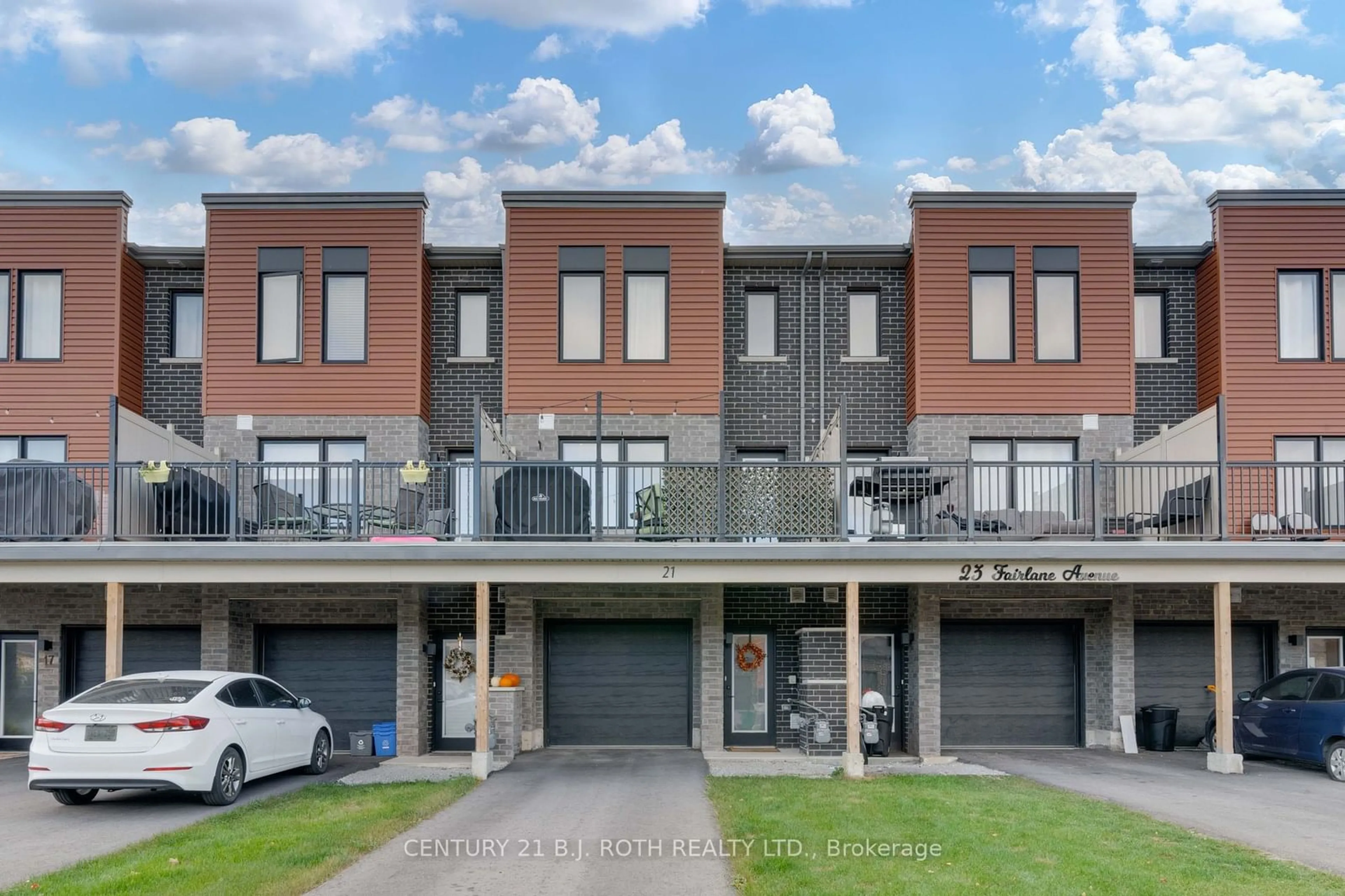 A pic from exterior of the house or condo, the street view for 21 FAIRLANE Ave, Barrie Ontario L4N 6K7