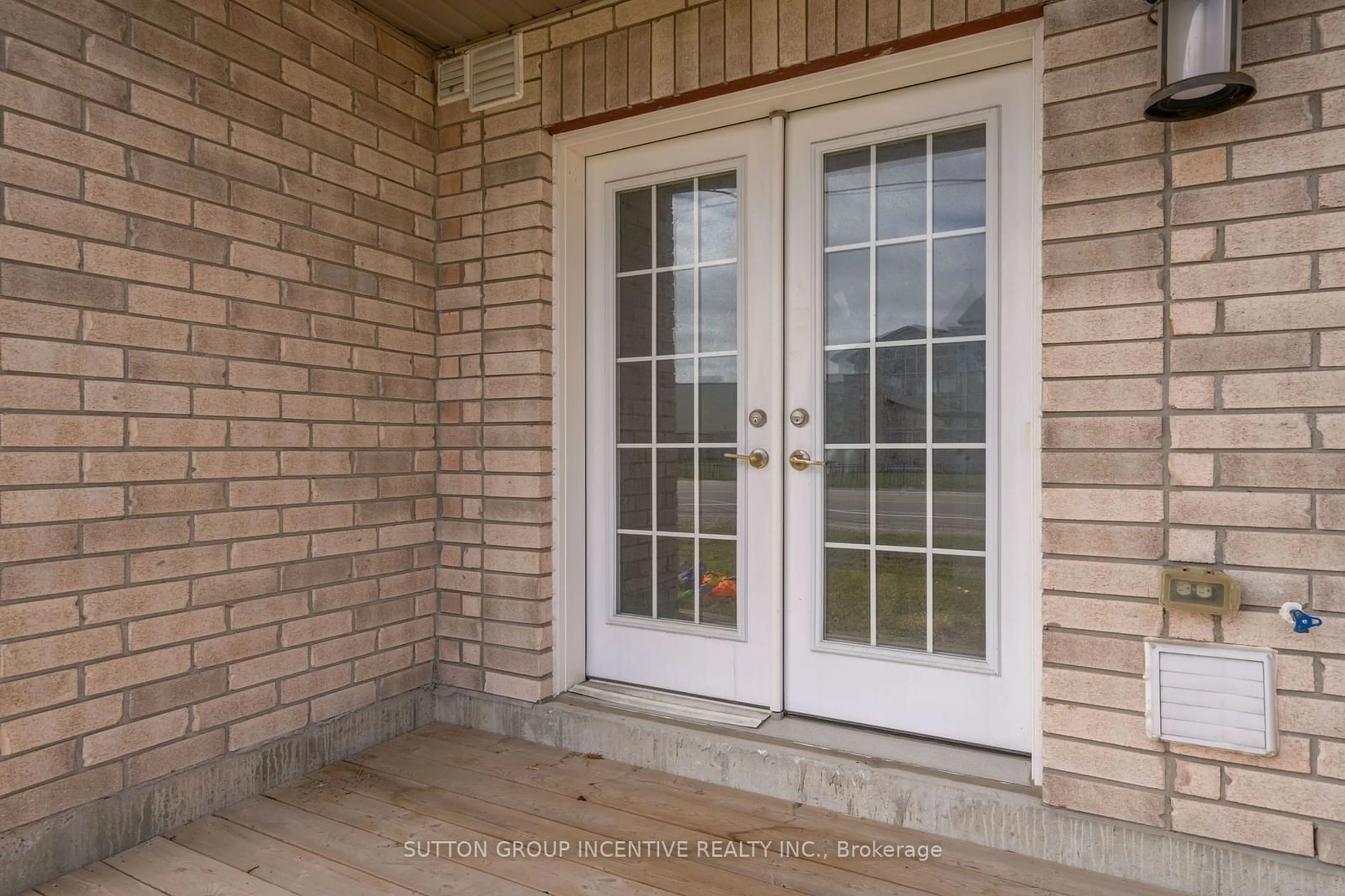 Indoor entryway, wood floors for 53 Andean Lane, Barrie Ontario L9J 0B1