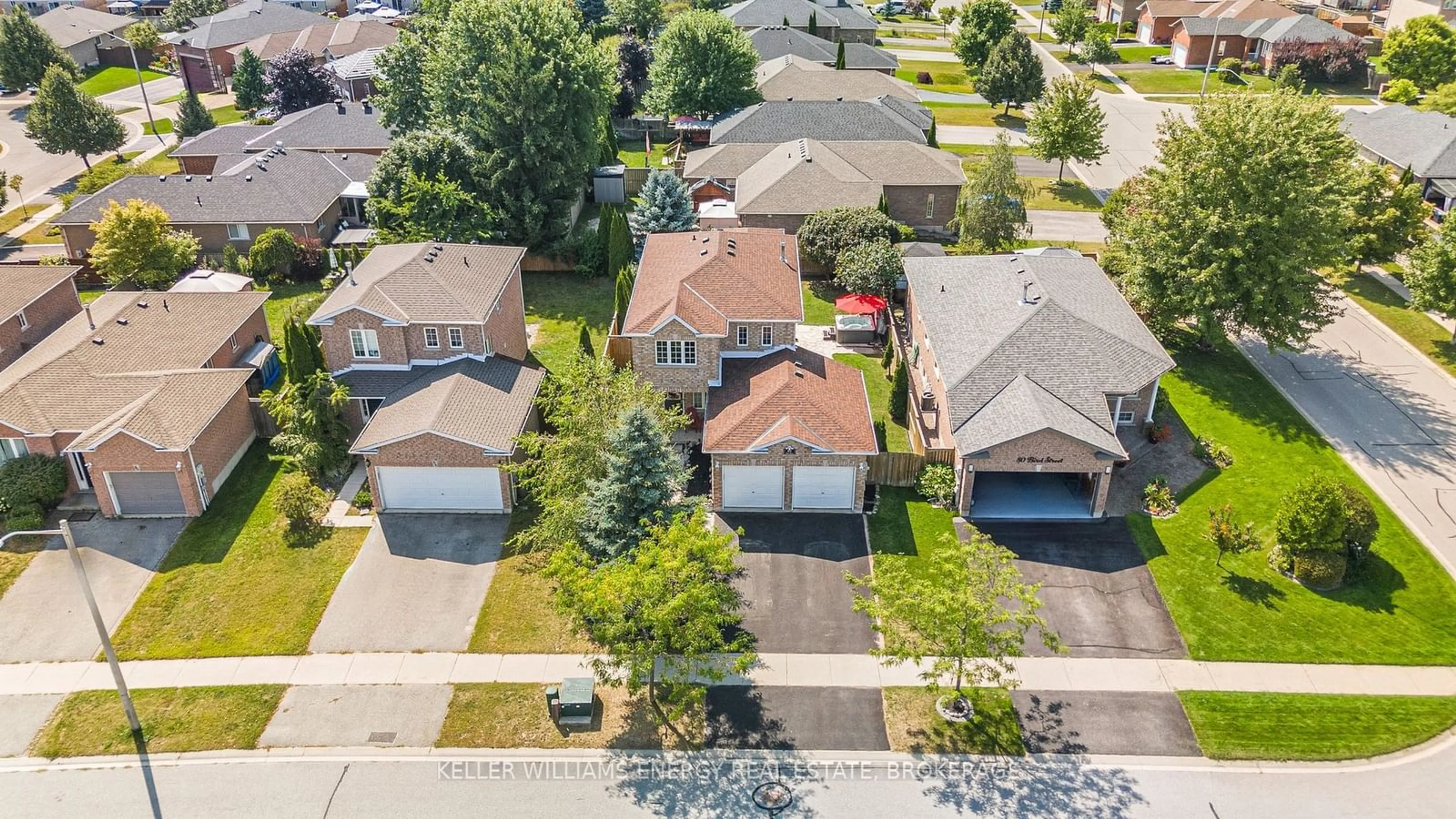 Frontside or backside of a home, the street view for 82 Bird St, Barrie Ontario L4N 0X3