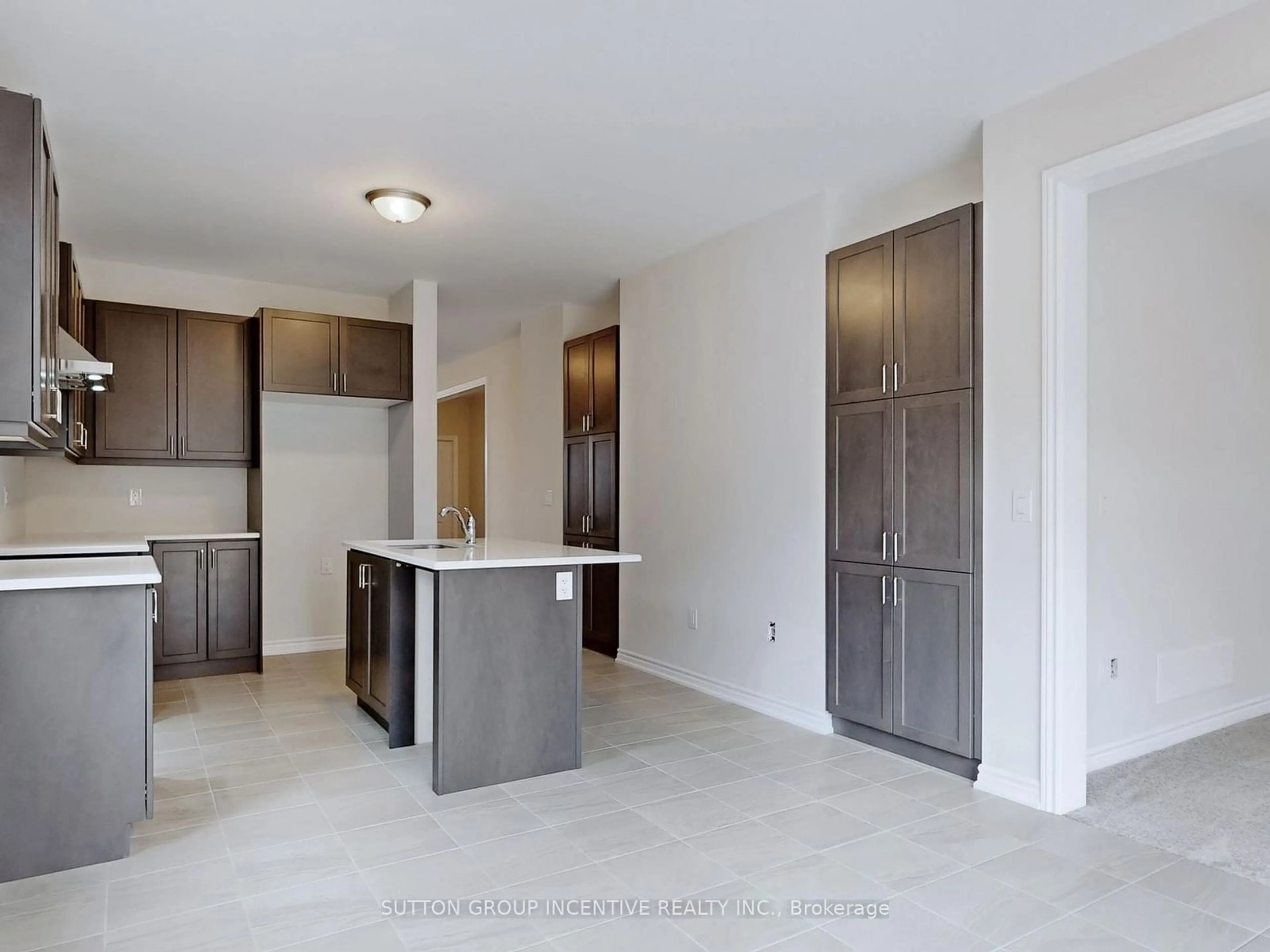 Open concept kitchen for 2964 Monarch Dr, Orillia Ontario L3V 8M8