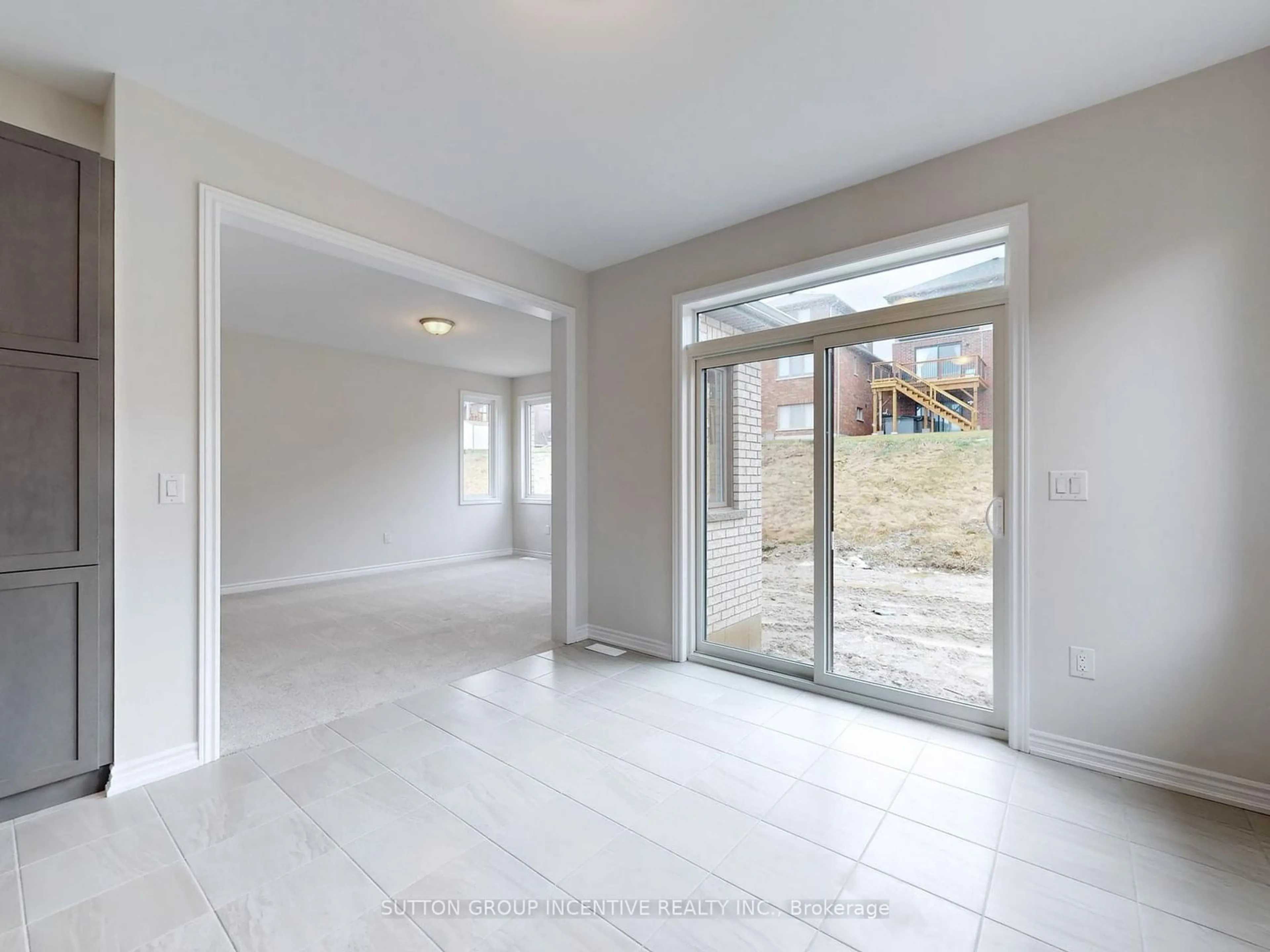 Indoor entryway, wood floors for 2964 Monarch Dr, Orillia Ontario L3V 8M8