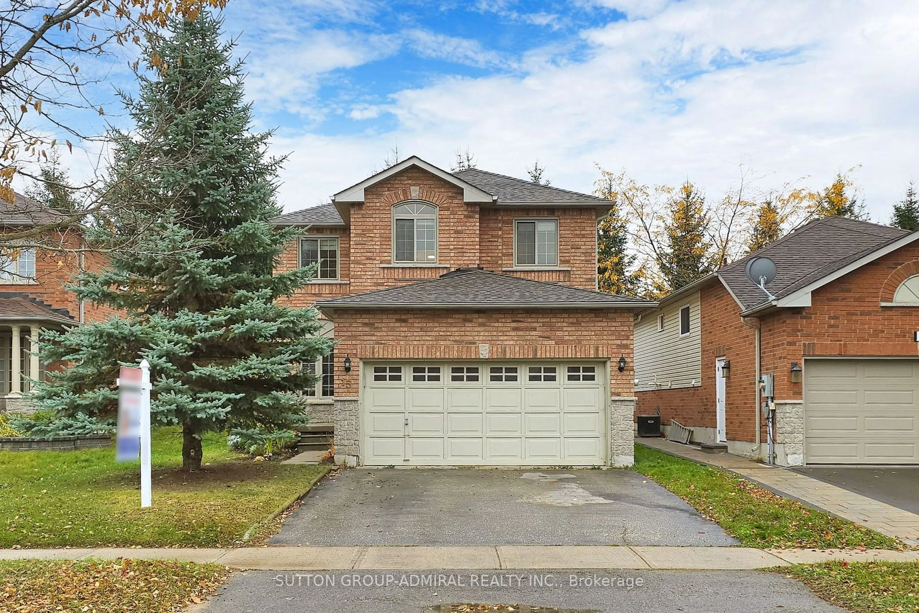 A pic from exterior of the house or condo, the street view for 15 Leslie Ave, Barrie Ontario L4N 9N7