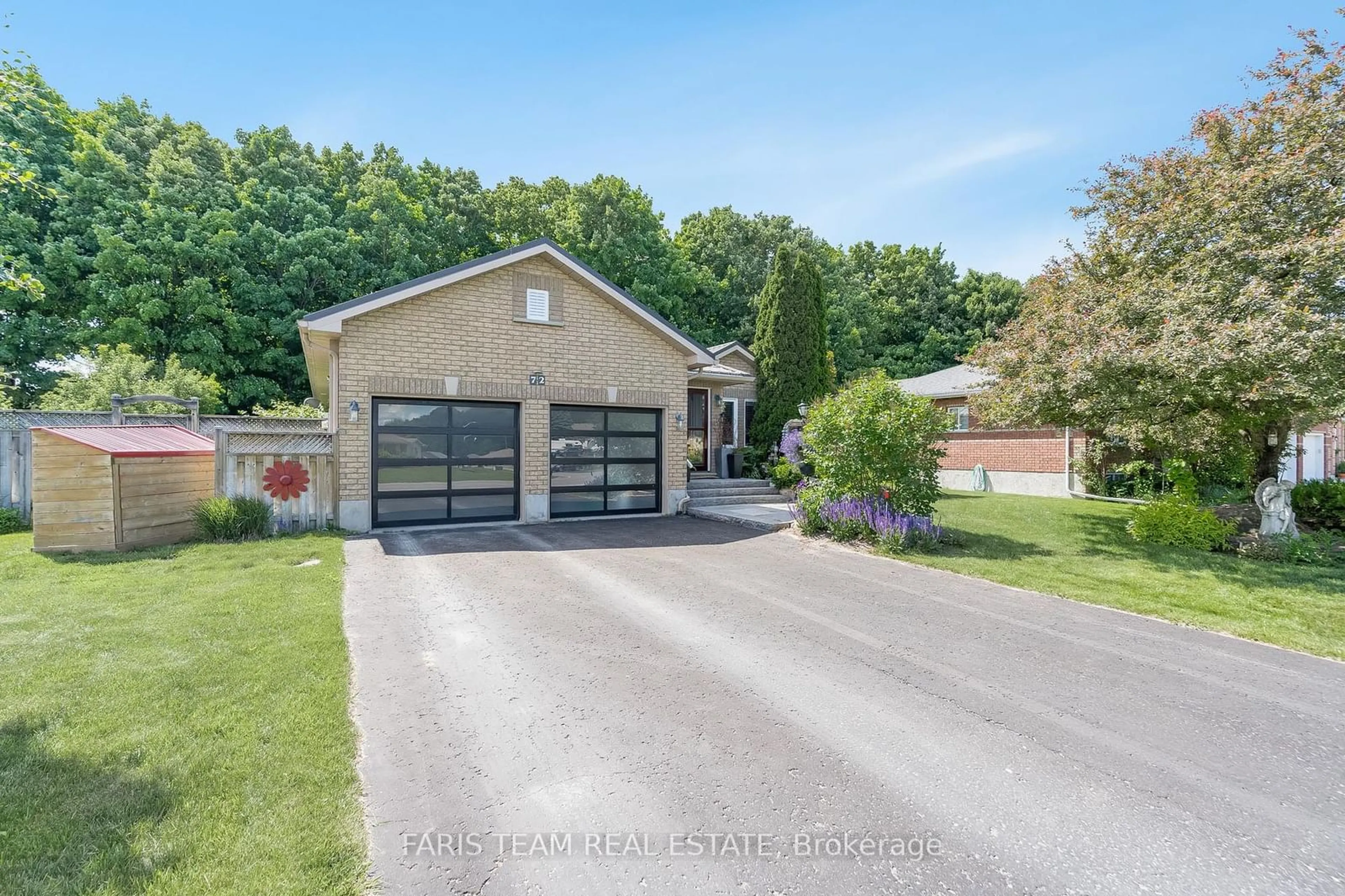 Frontside or backside of a home, the street view for 72 Oxley Dr, Penetanguishene Ontario L9M 1W4