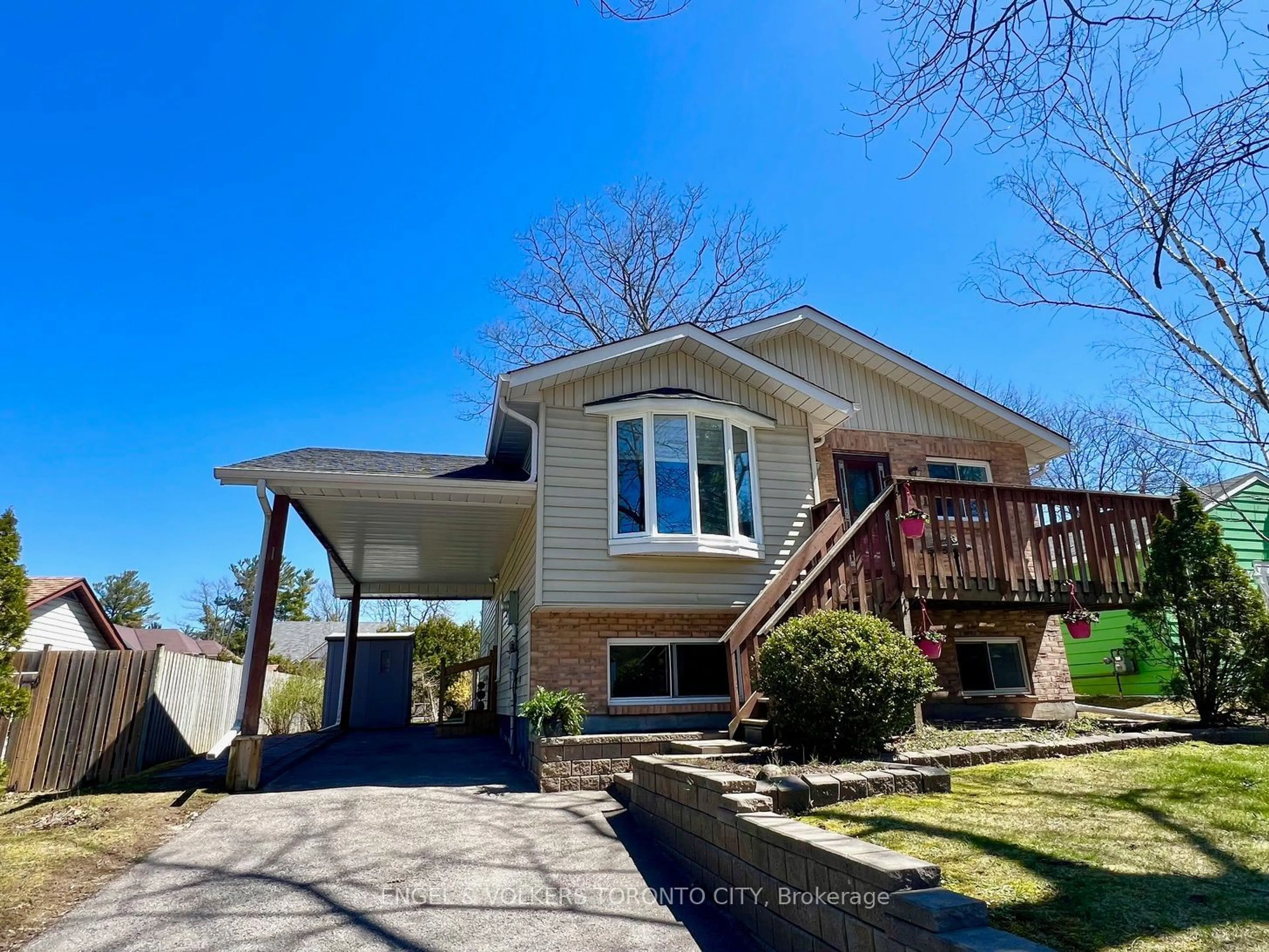 Frontside or backside of a home, cottage for 381 Zoo Park Rd, Wasaga Beach Ontario L9Z 1S7