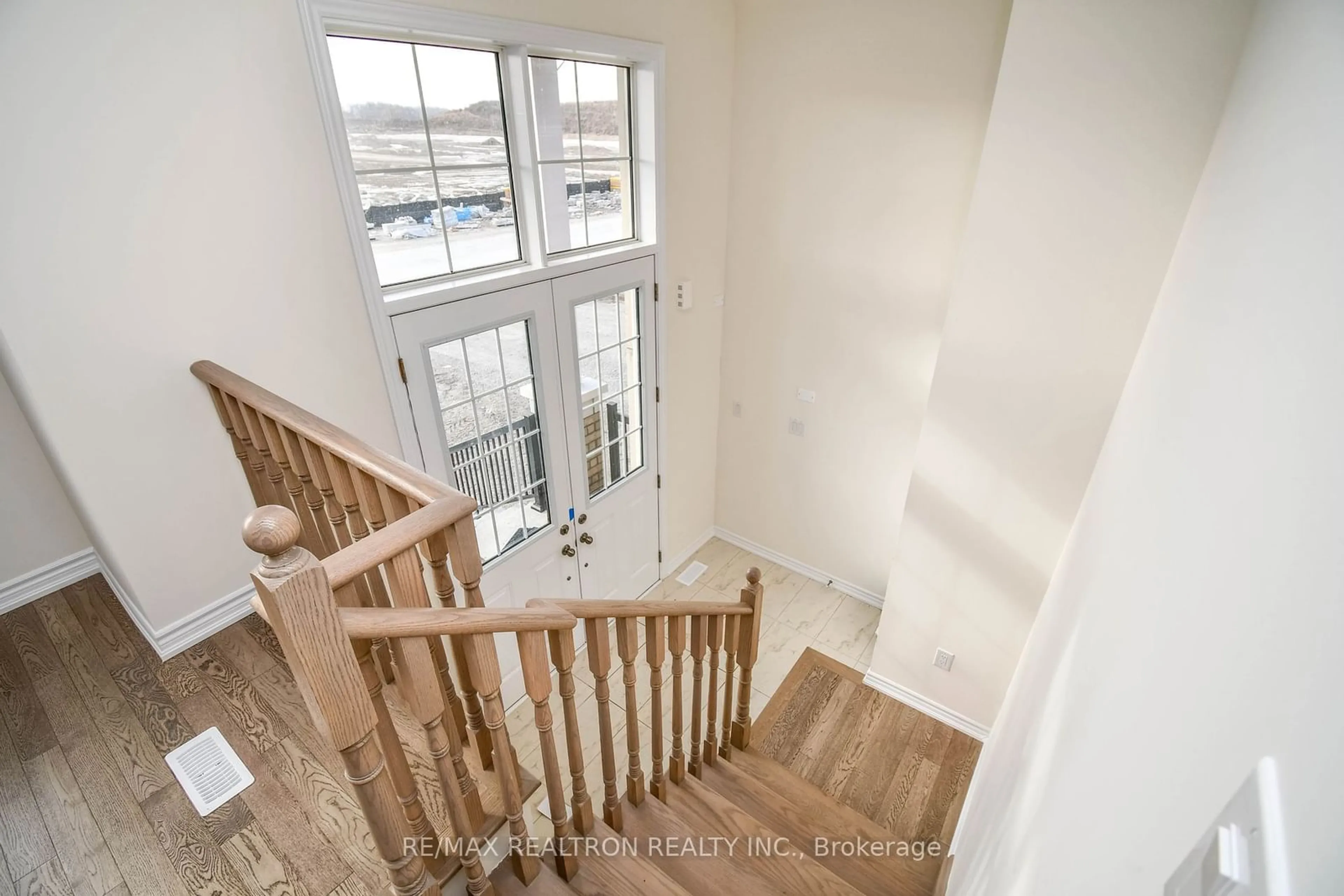 Stairs for 75 Sun Valley Ave, Wasaga Beach Ontario L9Z 0N7