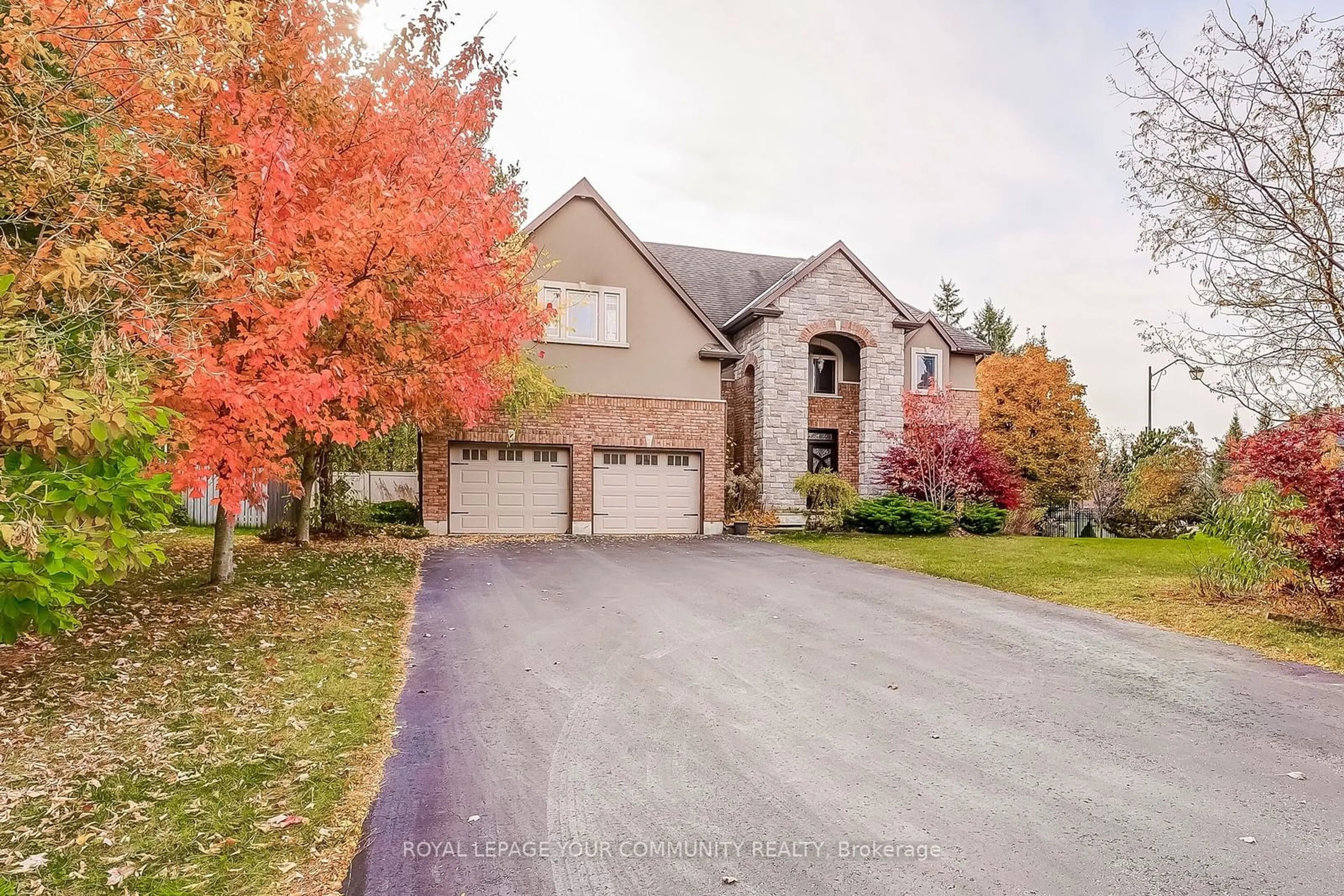 A pic from exterior of the house or condo, the street view for 49 Heatherwood Dr, Springwater Ontario L0L 1X0