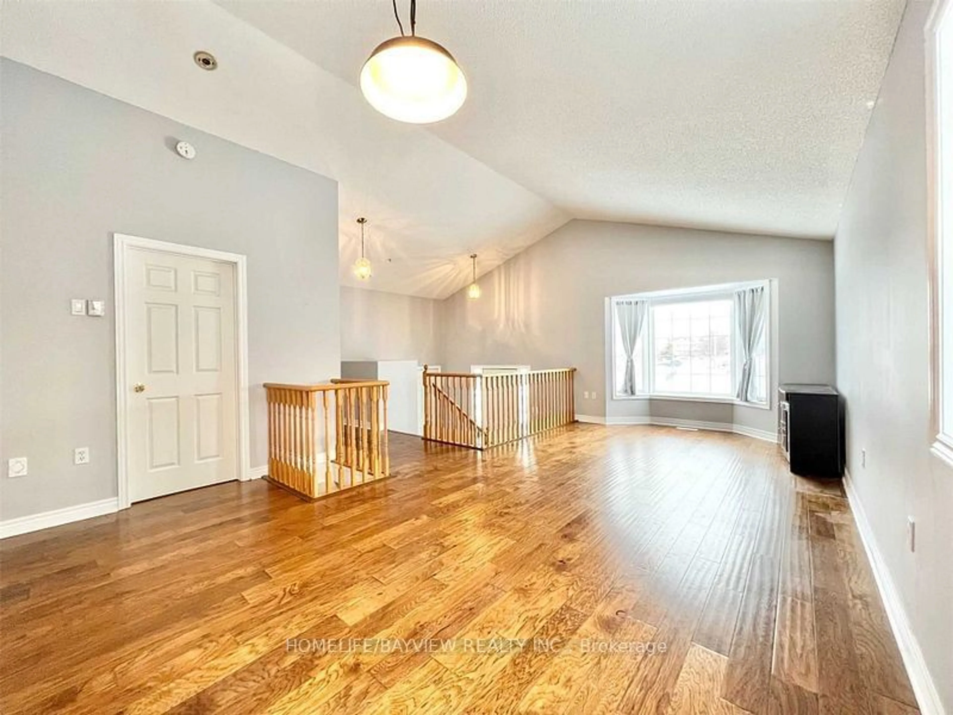 Indoor foyer, wood floors for 8 Country Lane, Barrie Ontario L4N 0E6