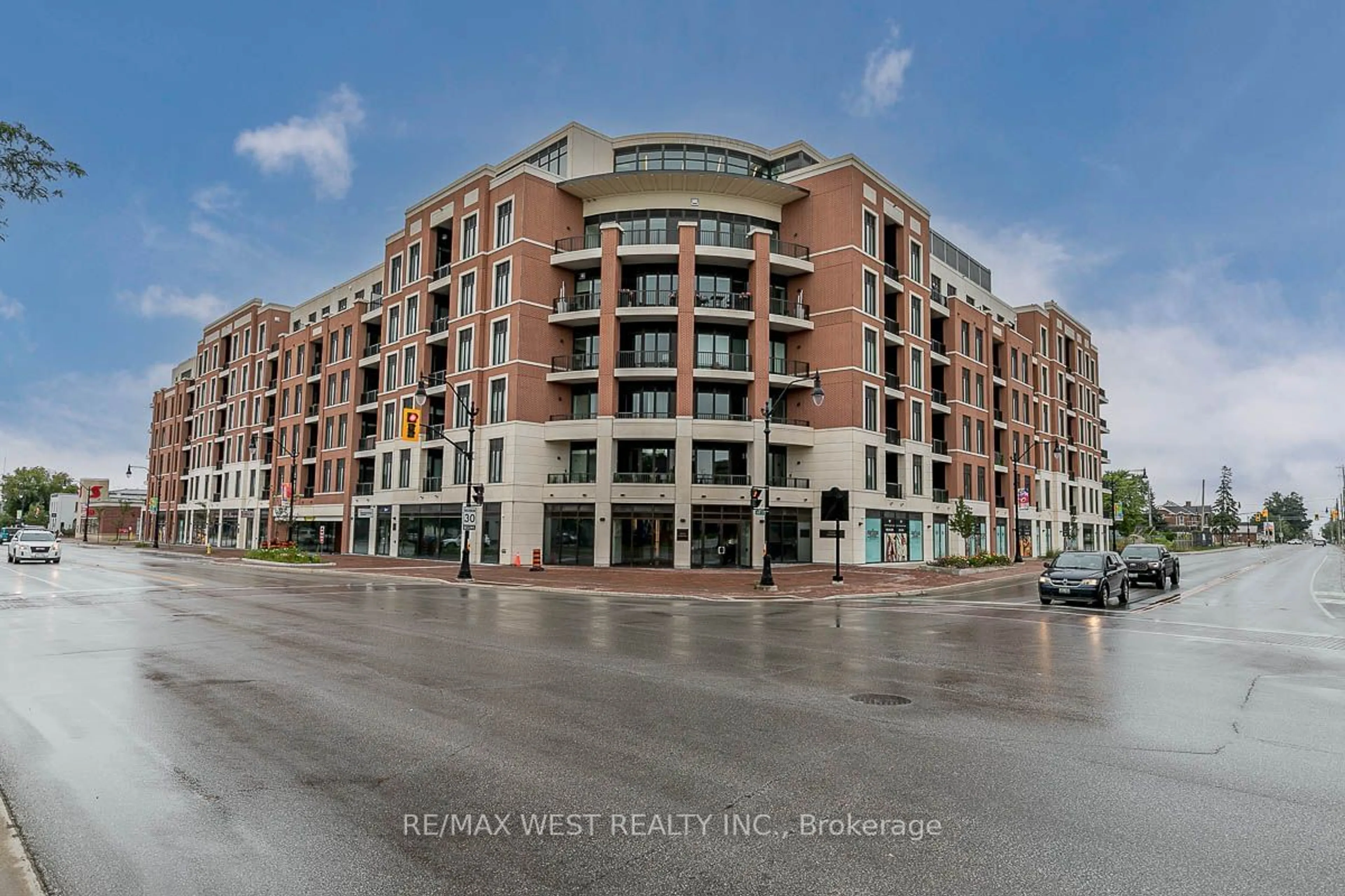 A pic from exterior of the house or condo, the street view for 1 Hume St #212, Collingwood Ontario L9Y 0X3