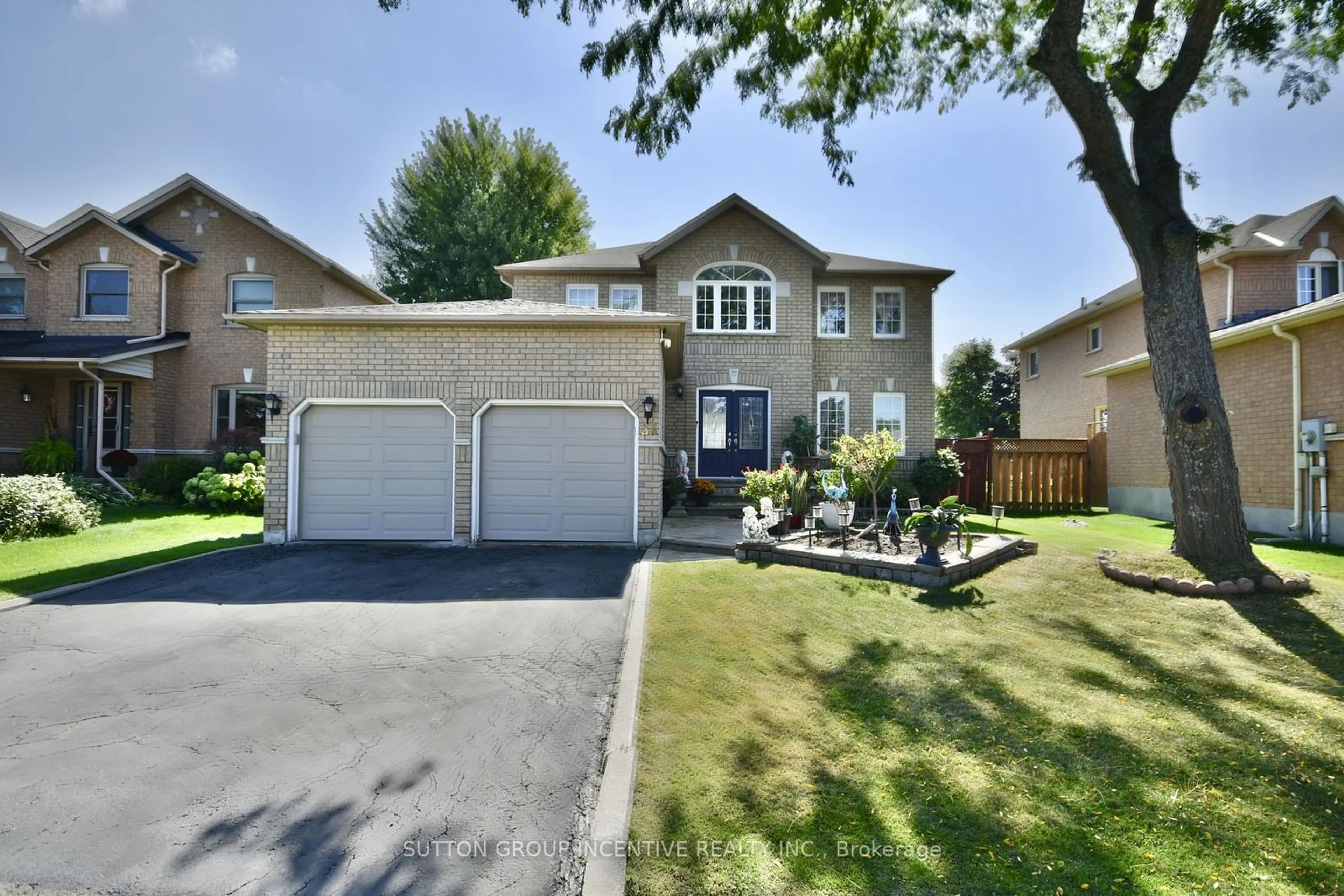 Frontside or backside of a home, the street view for 33 Speirs Rd, Barrie Ontario L4N 8H2