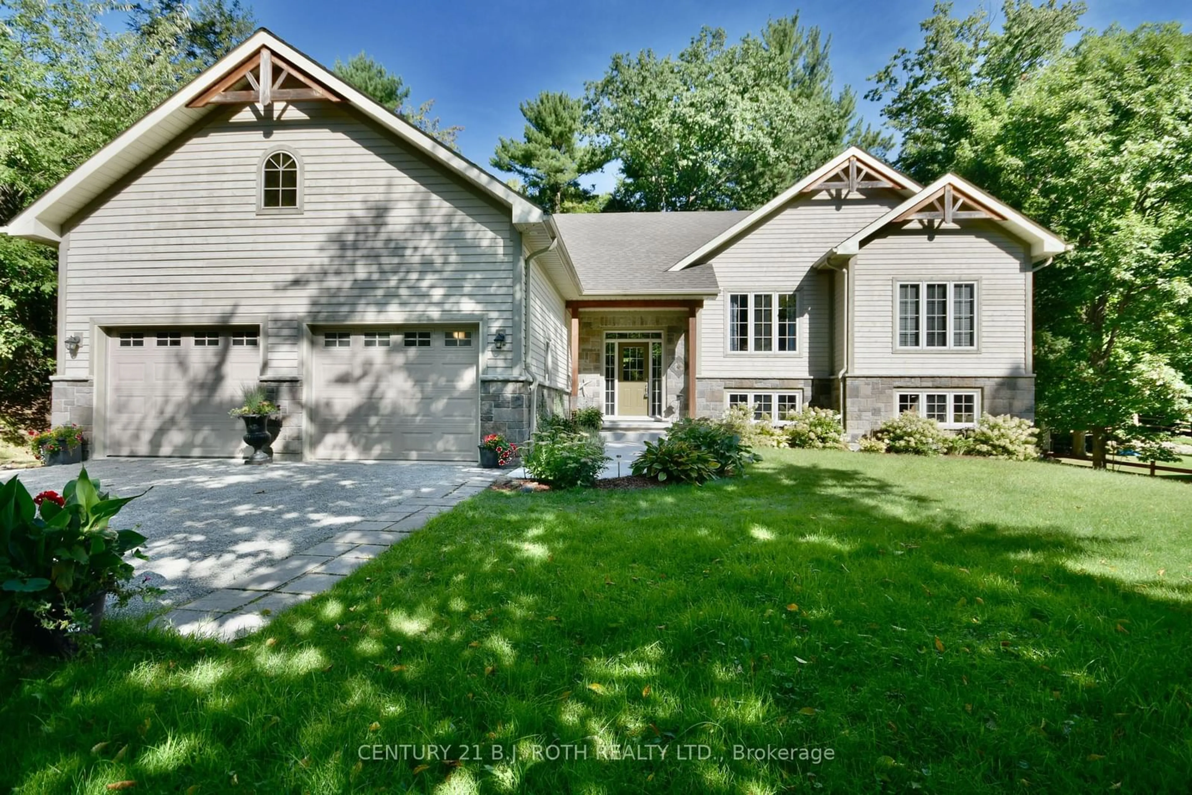 Frontside or backside of a home, cottage for 16 Macedonia Circ, Tiny Ontario L9M 0H9