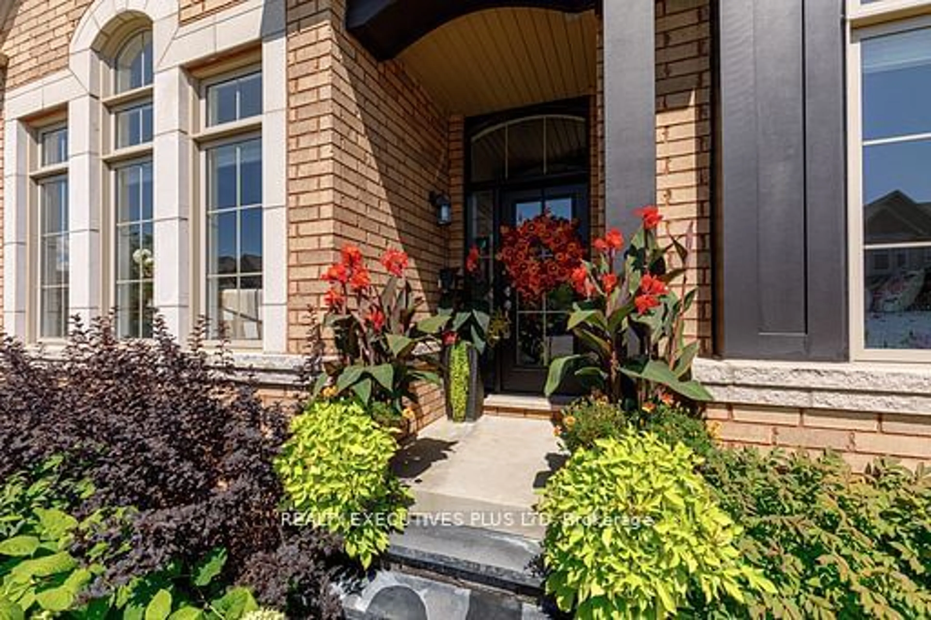 Indoor entryway, carpet floors for 25 Mclean Ave, Collingwood Ontario L9Y 3V2