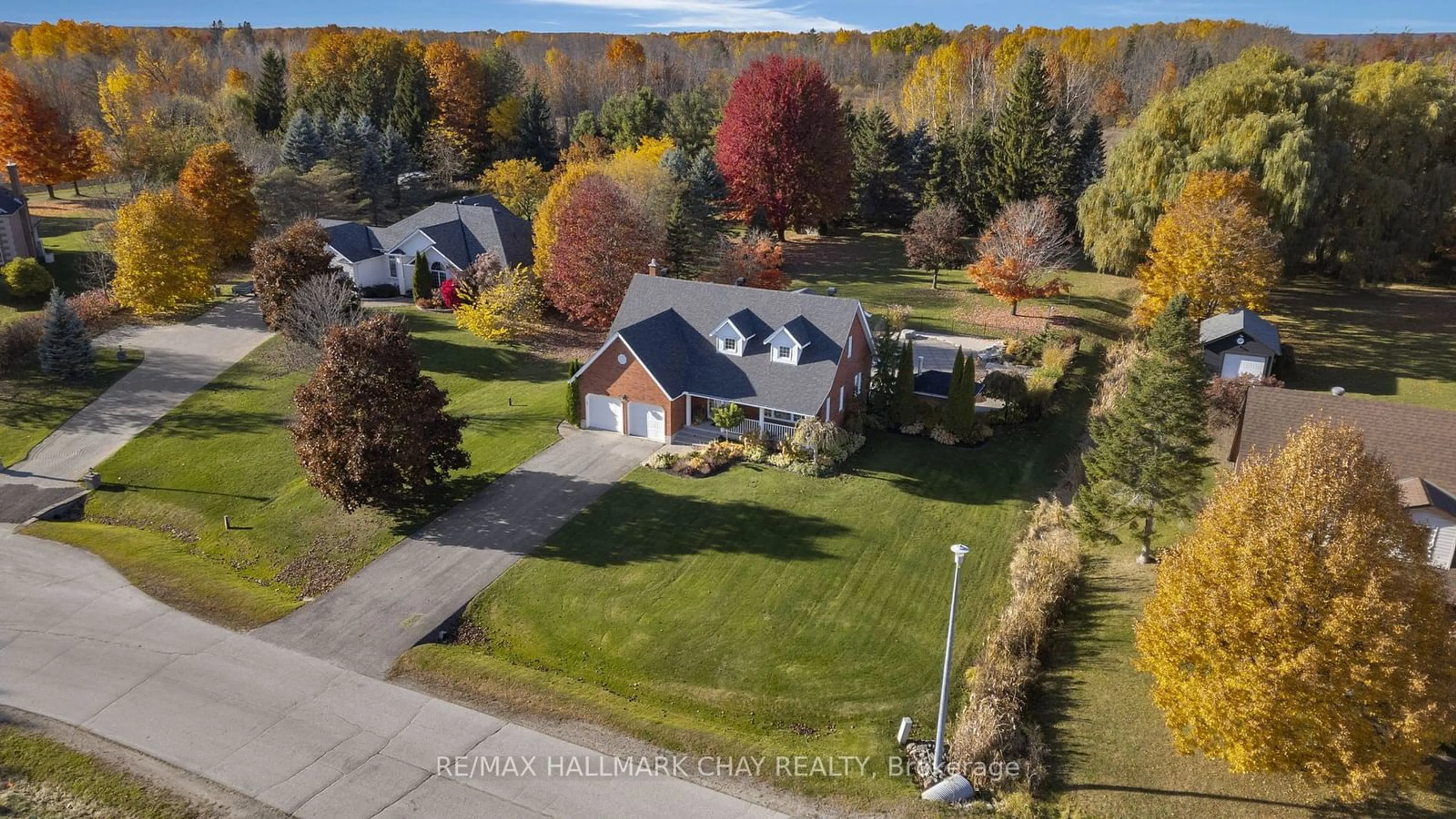 Frontside or backside of a home, the fenced backyard for 8 Martine Cres, Oro-Medonte Ontario L0L 2L0